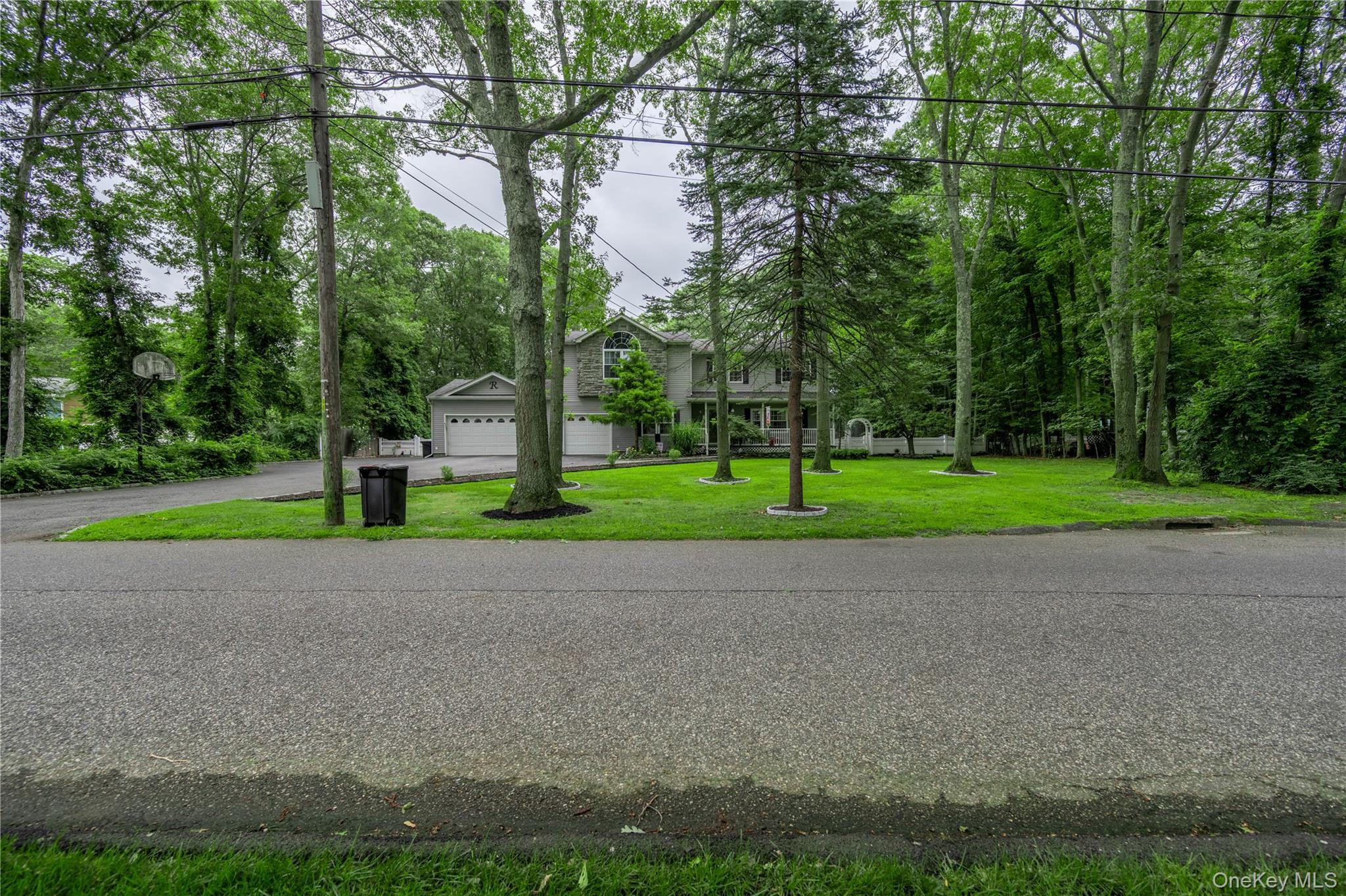 #1 photo, 21 Locust Avenue, サフォーク郡 Medford , NY 11763