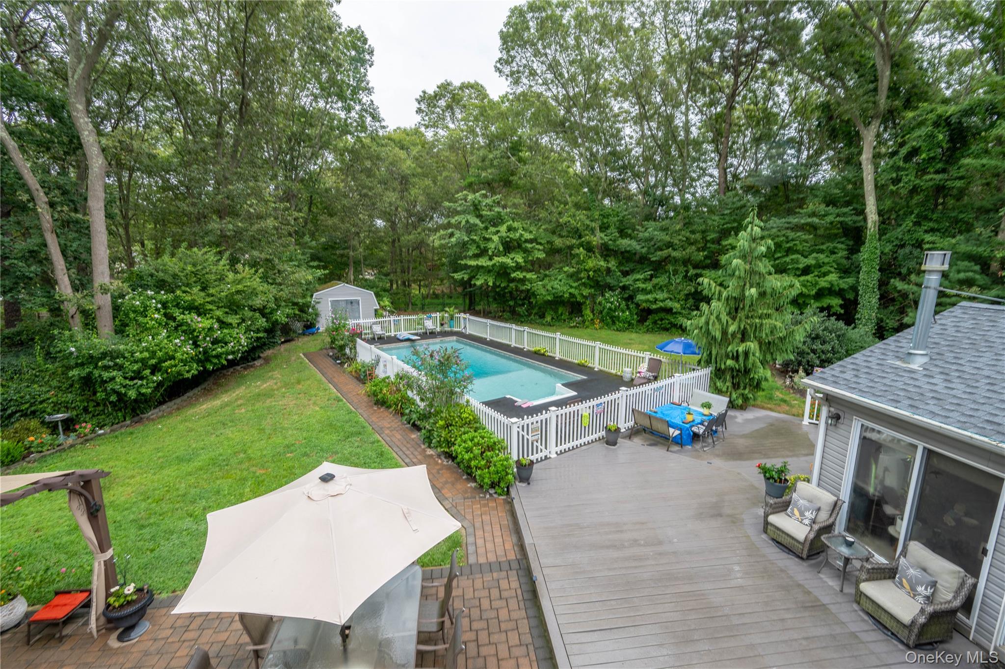 #13 photo, 21 Locust Avenue, サフォーク郡 Medford , NY 11763