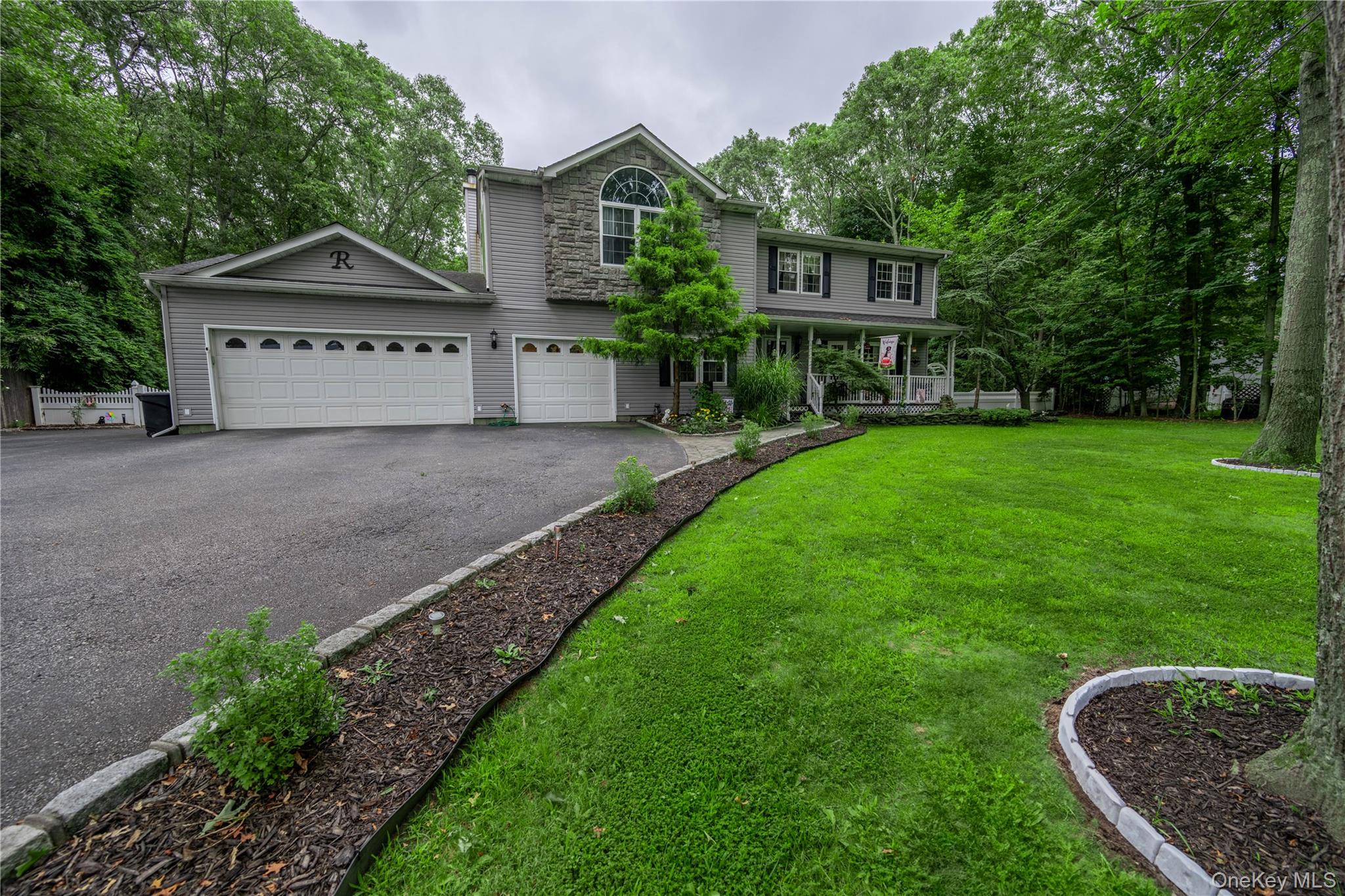 #3 photo, 21 Locust Avenue, サフォーク郡 Medford , NY 11763