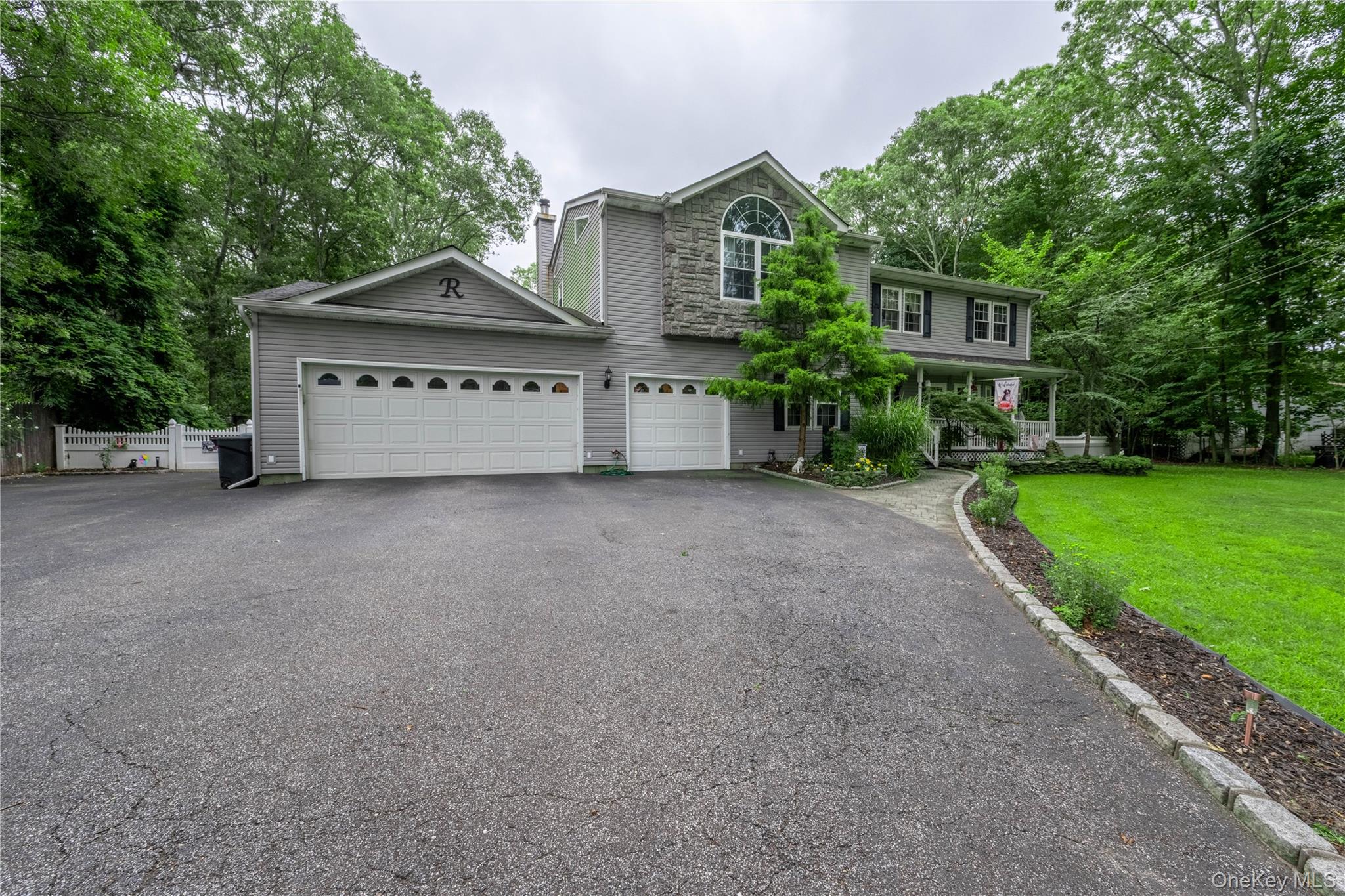 #5 photo, 21 Locust Avenue, サフォーク郡 Medford , NY 11763