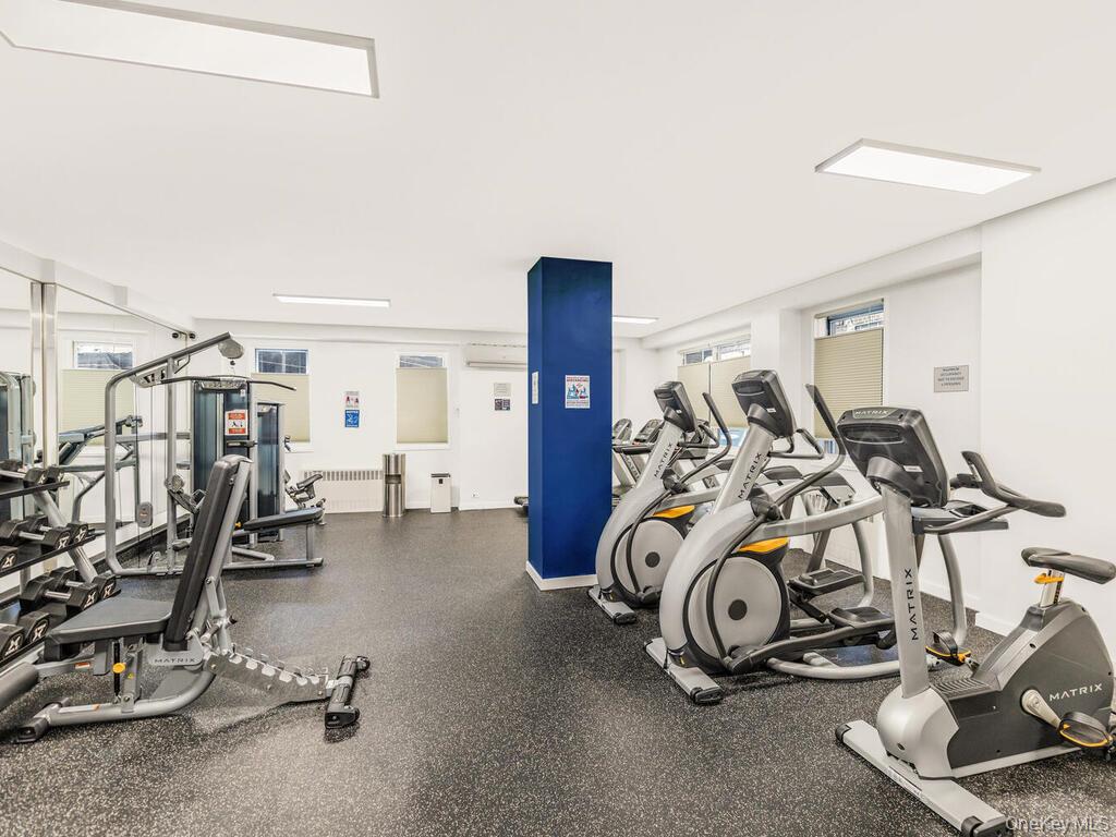 #12 photo, 3530 Henry Hudson Parkway, ब्रोंक्स Bronx , NY 10463