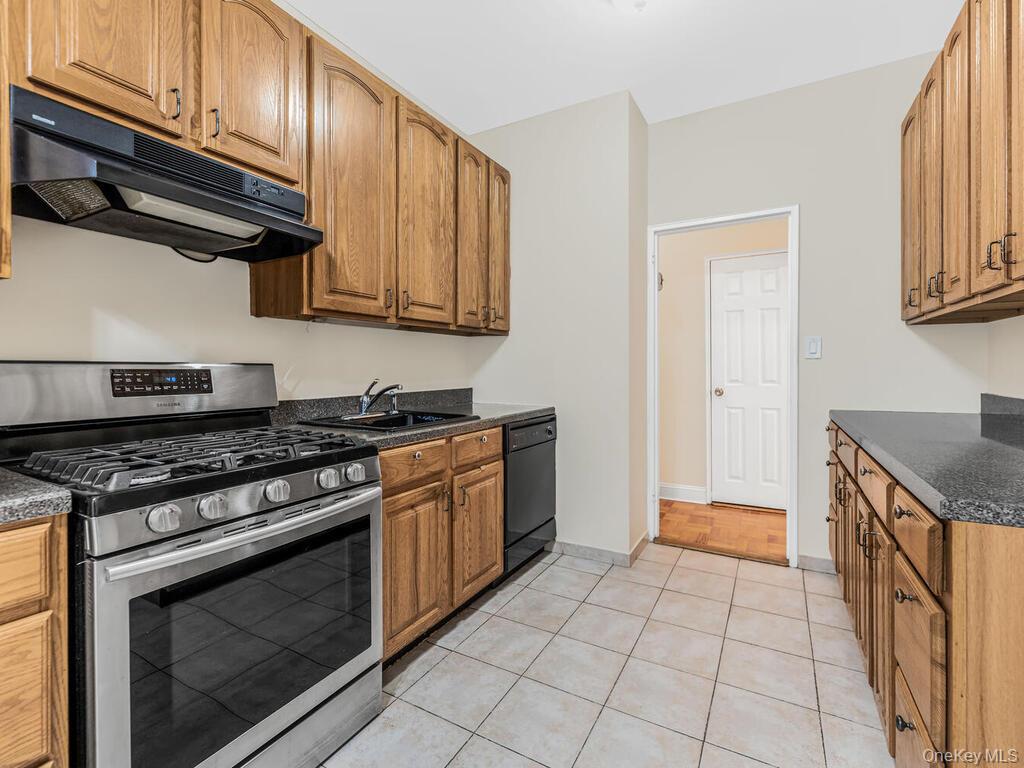 #8 photo, 3530 Henry Hudson Parkway, ब्रोंक्स Bronx , NY 10463