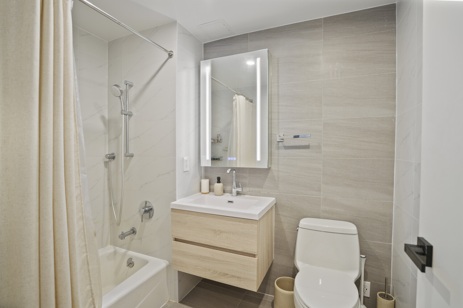 #7 photo, 82-77 116TH Street, Kew Gardens , NY 11418