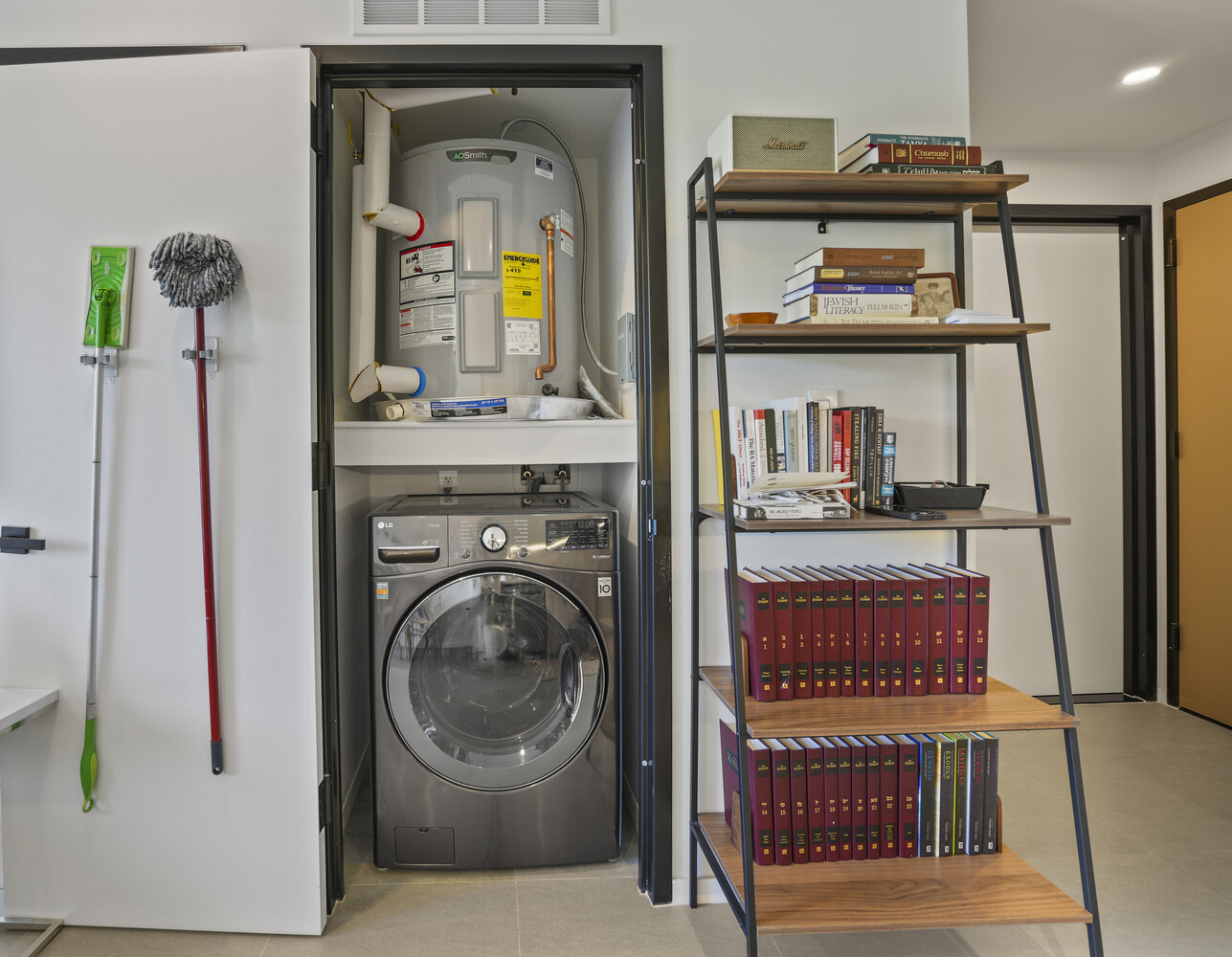 #8 photo, 82-77 116TH Street, Kew Gardens , NY 11418