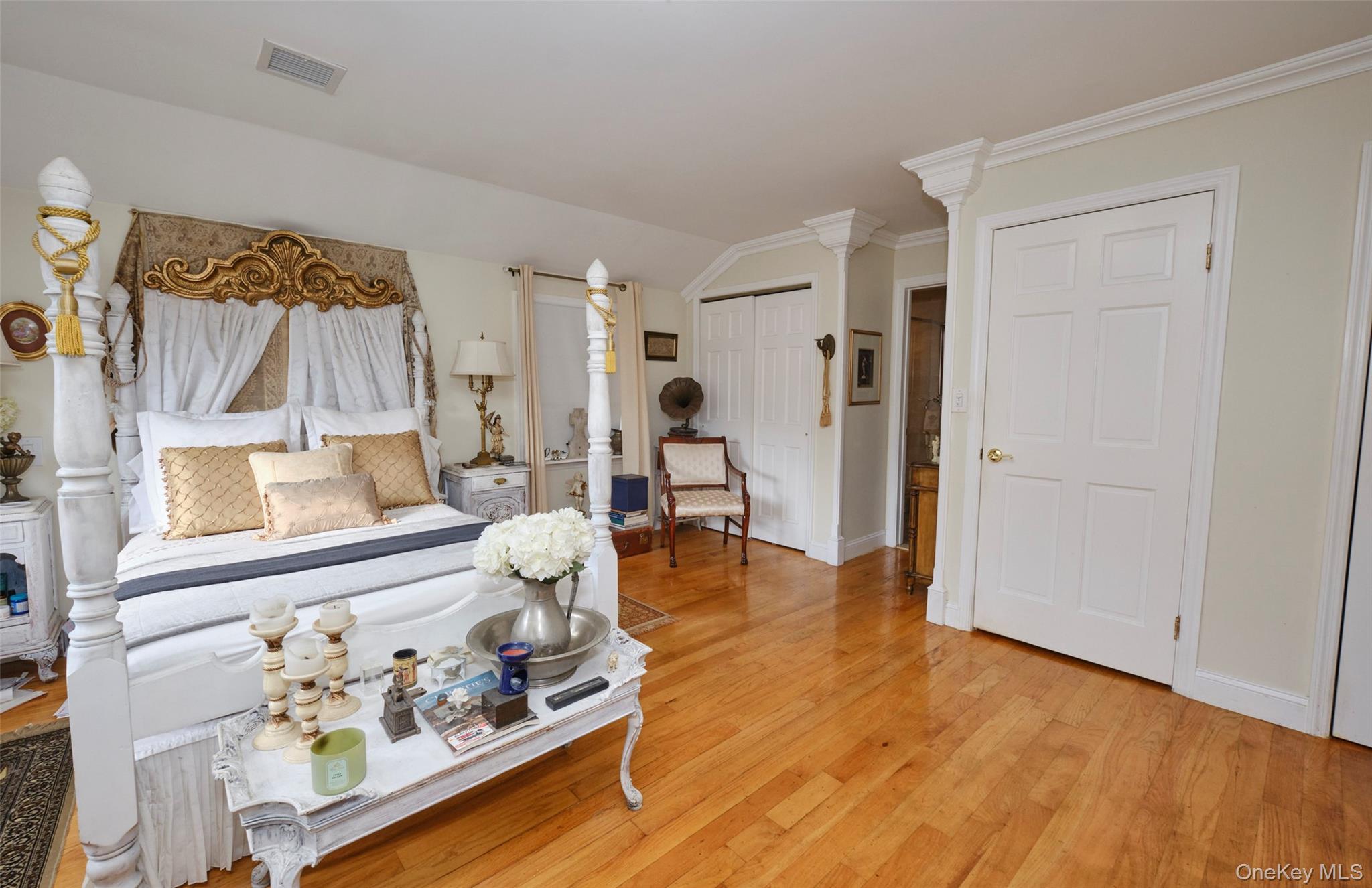 #8 photo, 84-34 120 Street, Kew Gardens , NY 11415