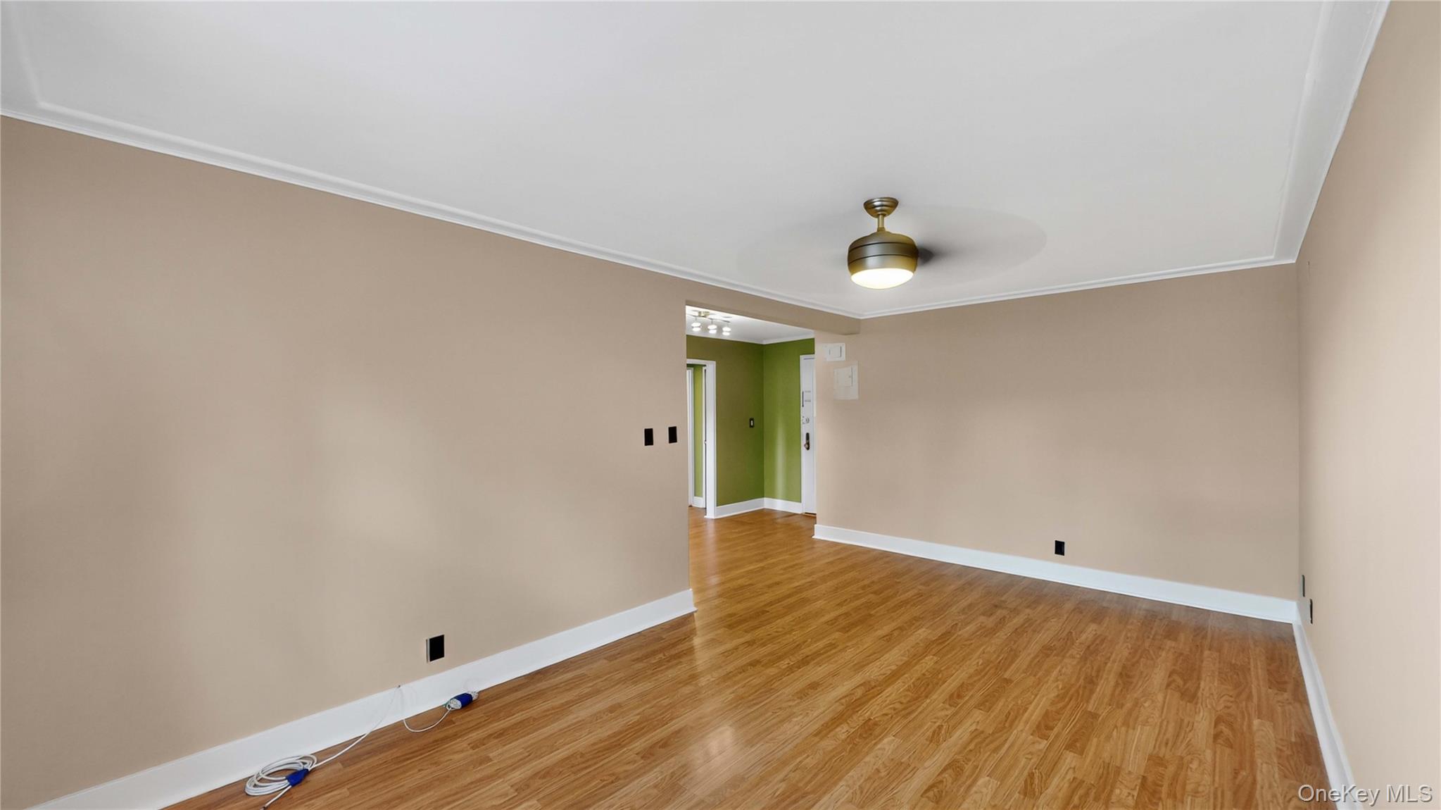 #10 photo, 52-30 39th Avenue, クイーンズ区 Woodside , NY 11377