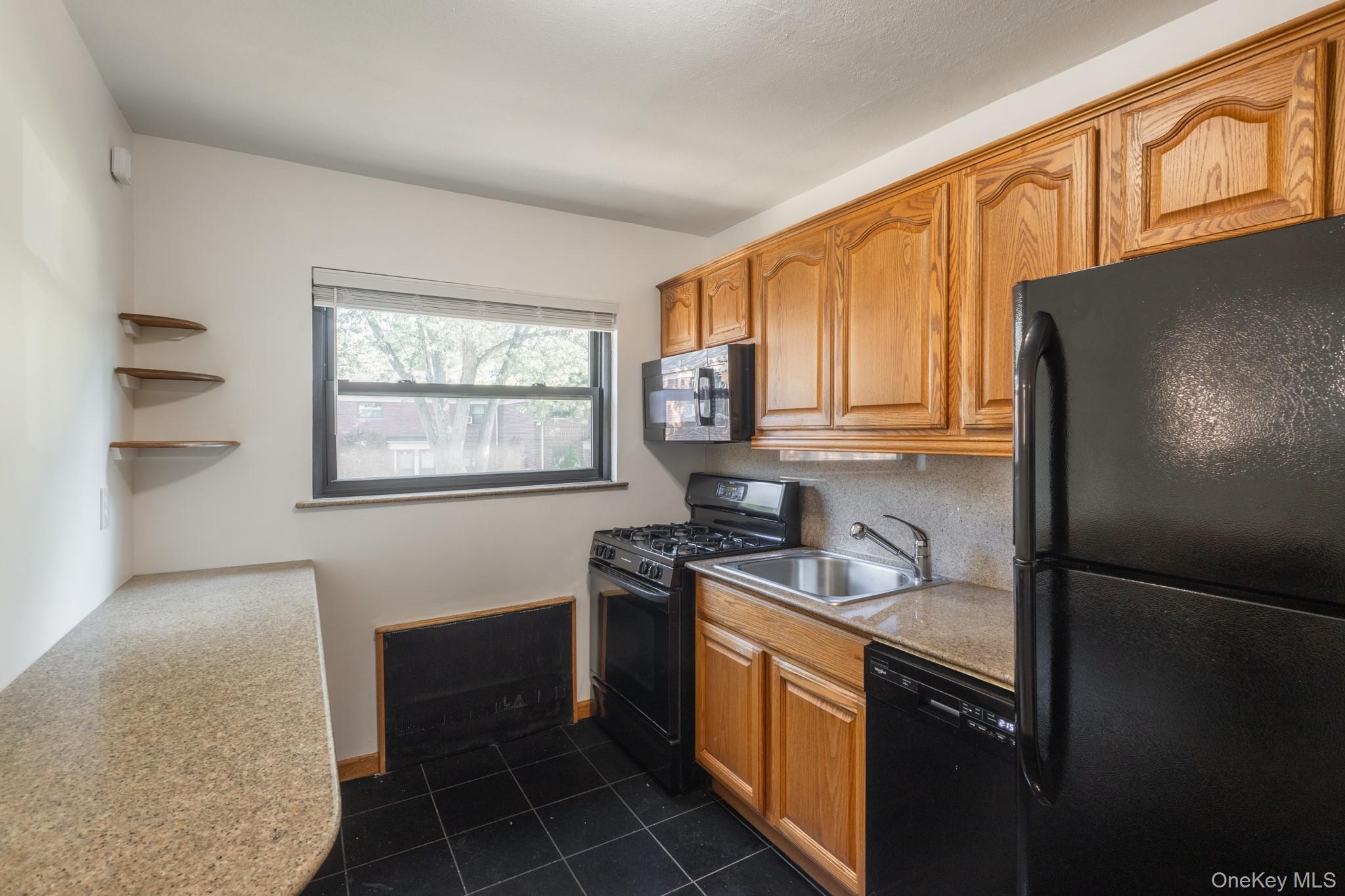 #7 photo, 74-67 220th Street, クイーンズ区 Bayside , NY 11364