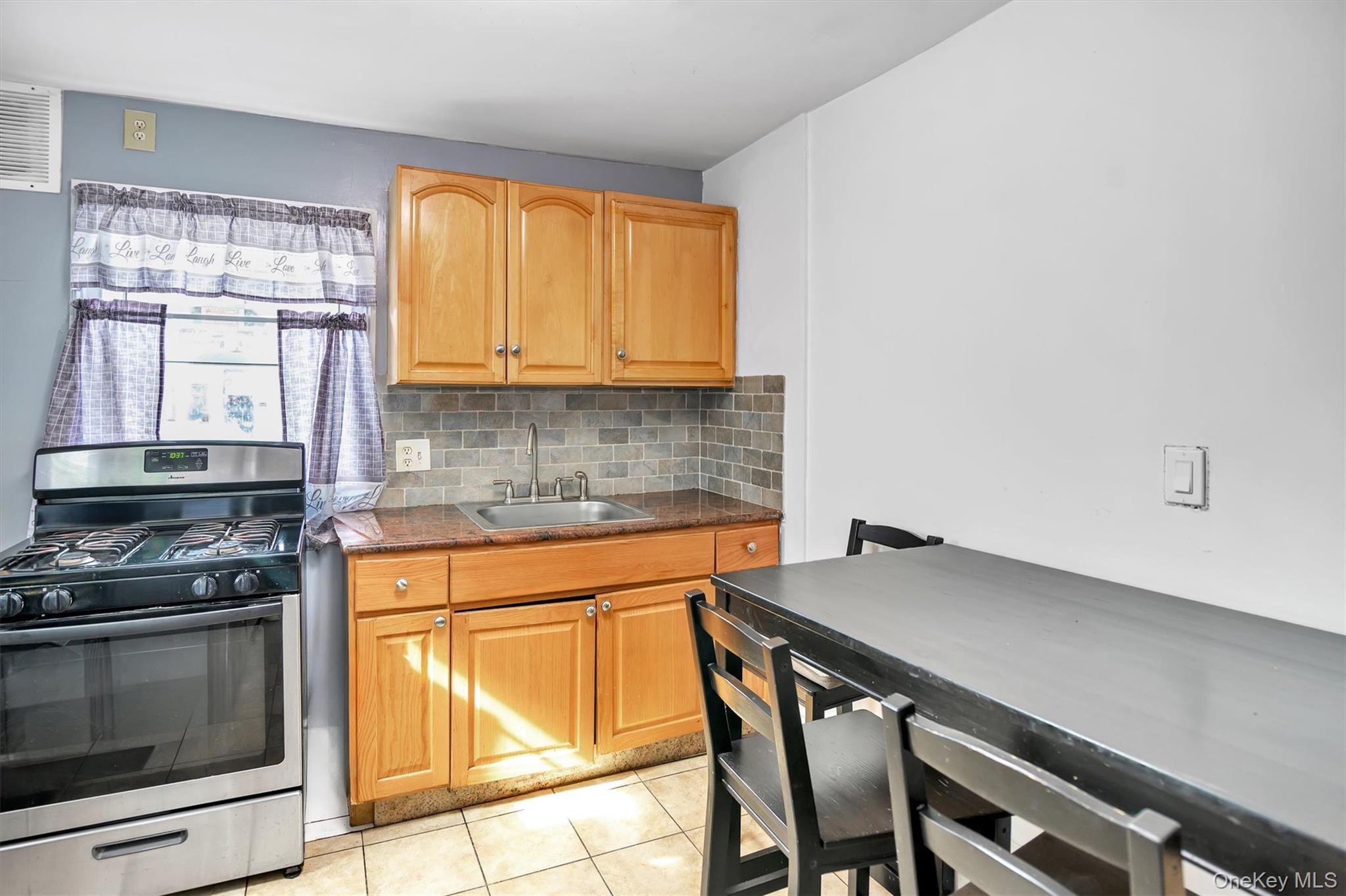 #12 photo, 196 S Franklin Street, Hempstead , NY 11550