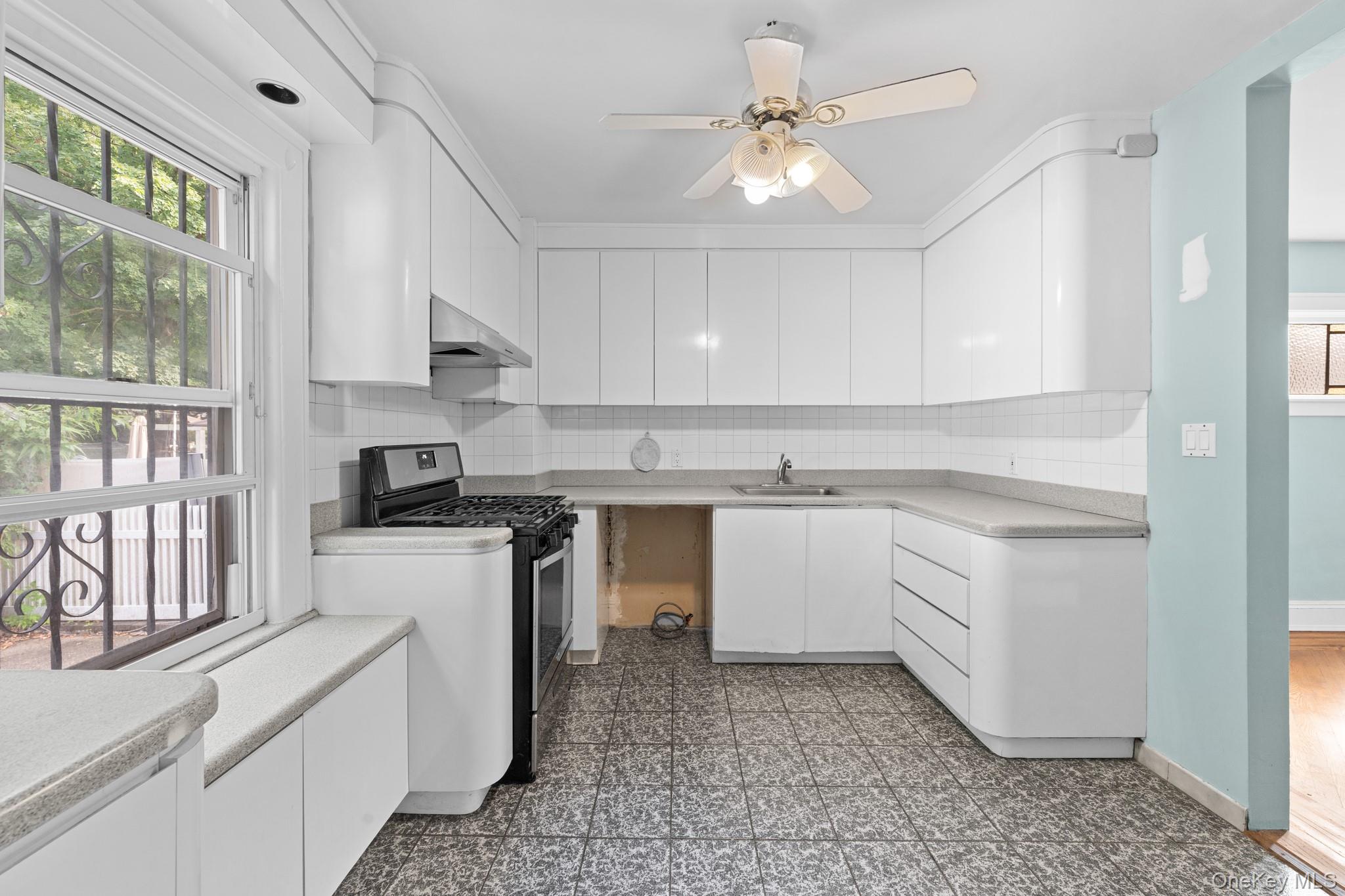 #9 photo, 69-01 Alderton Street, Rego Park , NY 11374