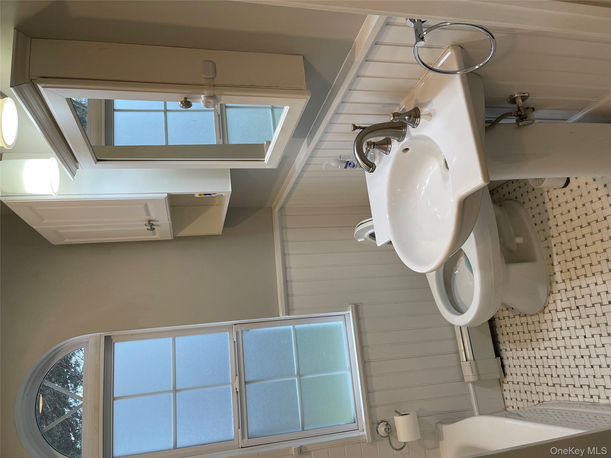 #6 photo, 94 New York Avenue, サフォーク郡 Sound Beach , NY 11789