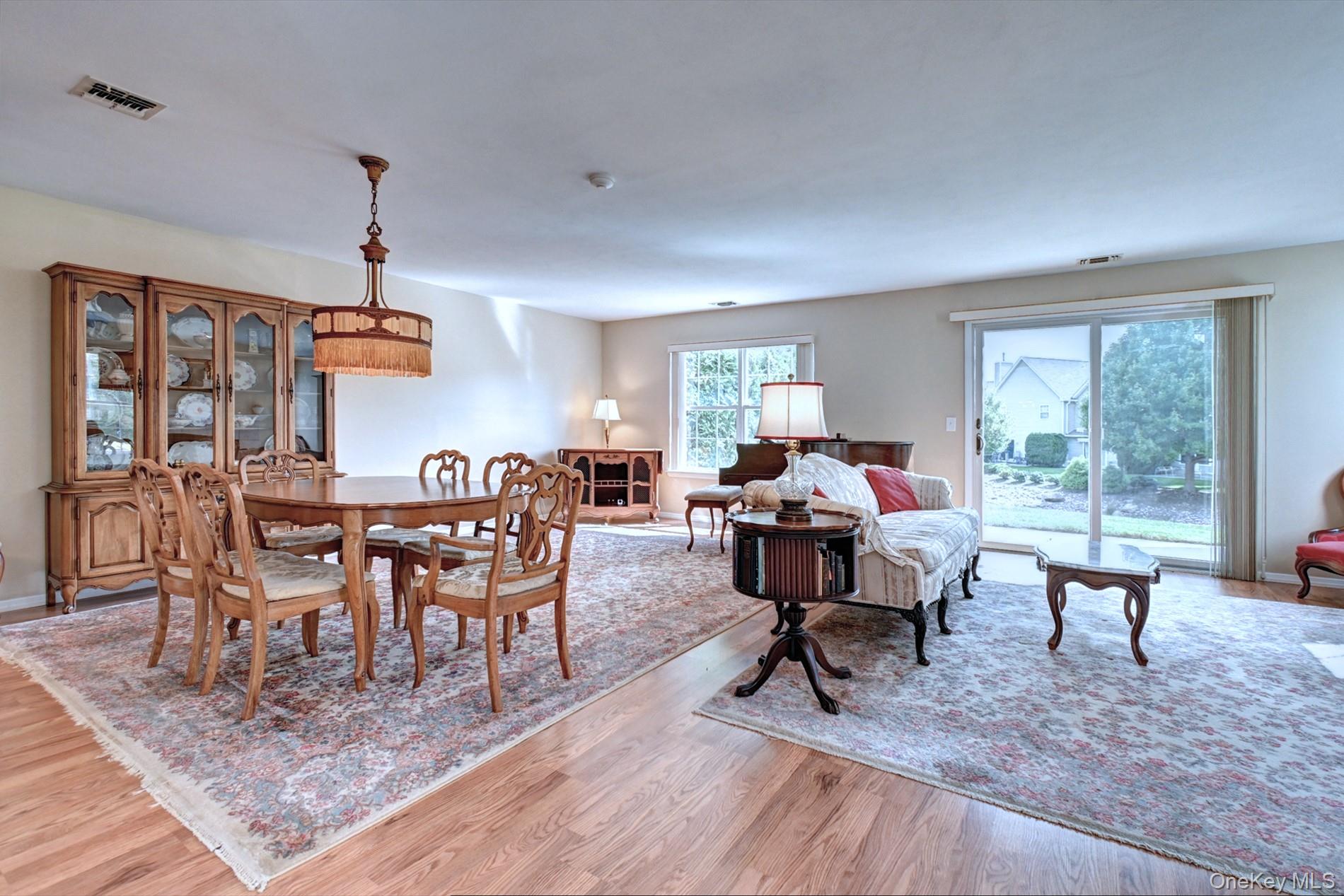 #15 photo, 315 Erik Drive, サフォーク郡 East Setauket , NY 11733