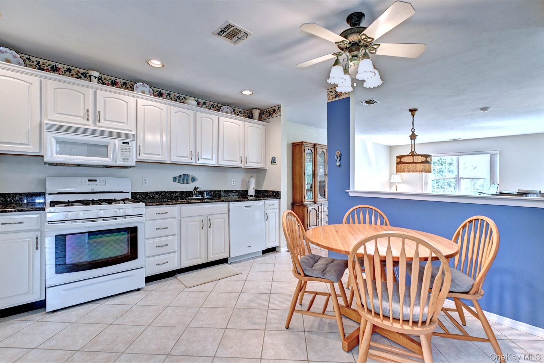 #17 photo, 315 Erik Drive, サフォーク郡 East Setauket , NY 11733