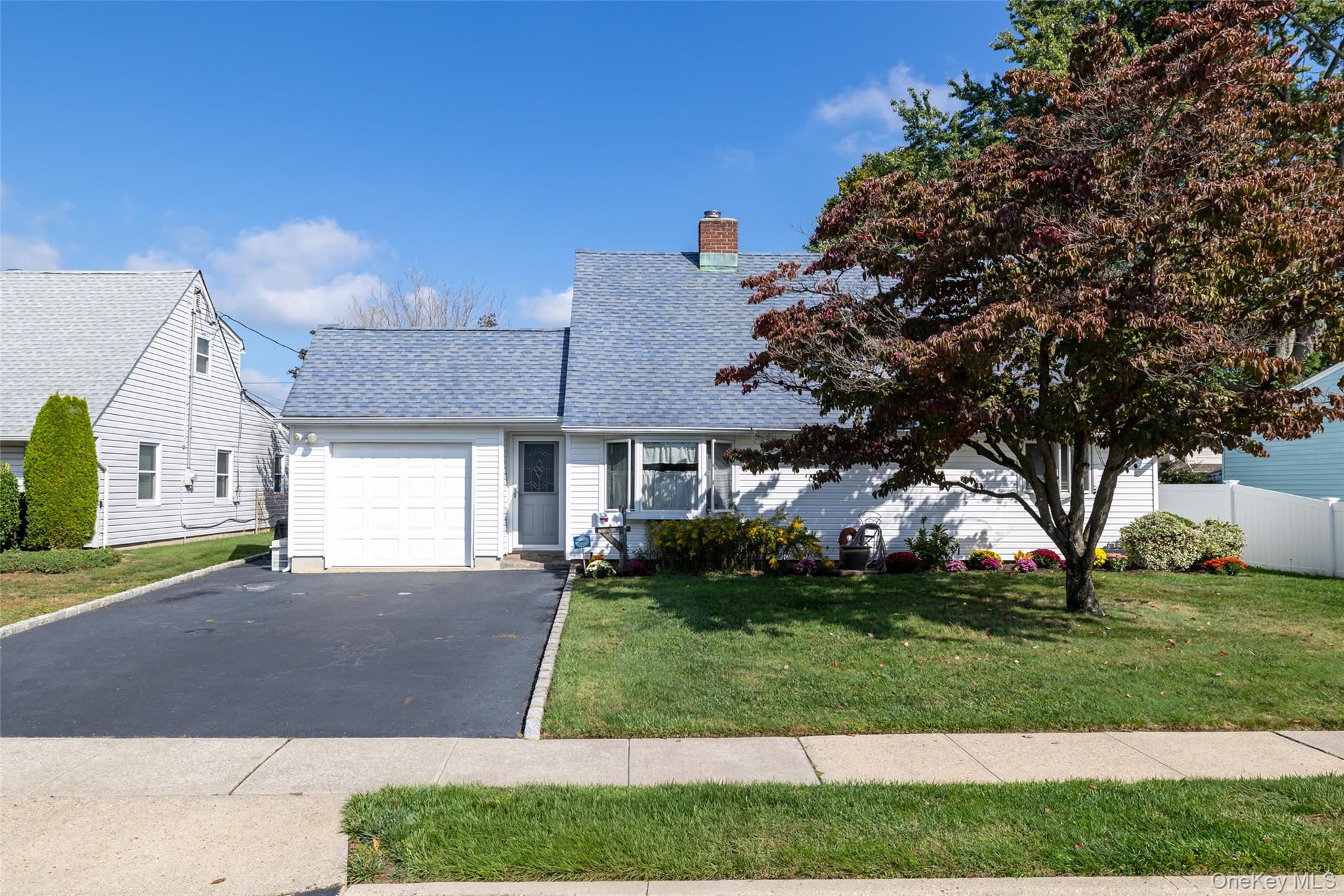 #1 photo, 125 Meridian Road, Levittown , NY 11756