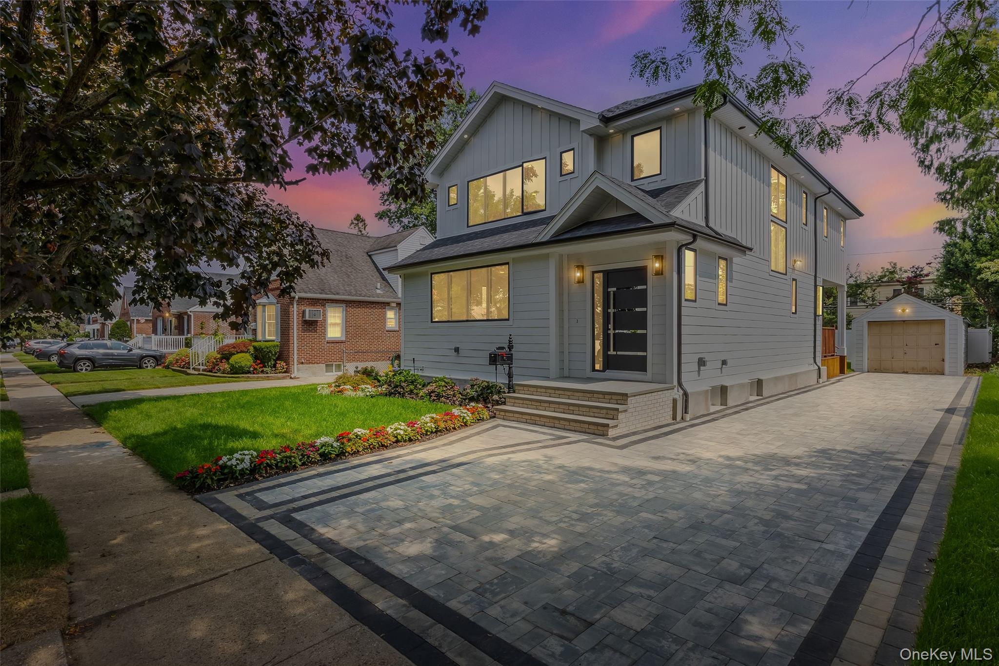 #1 photo, 18 Eric Lane, नासाउ काउंटी North New Hyde Park , NY 11040