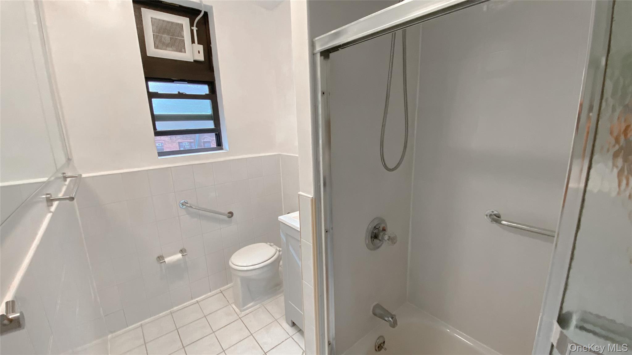 #10 photo, 42-33 Kissena Boulevard, Flushing , NY 11355