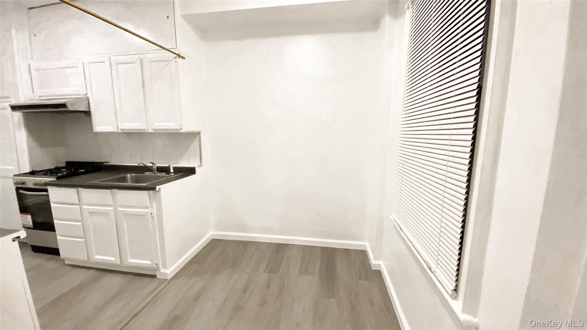 #6 photo, 42-33 Kissena Boulevard, Flushing , NY 11355