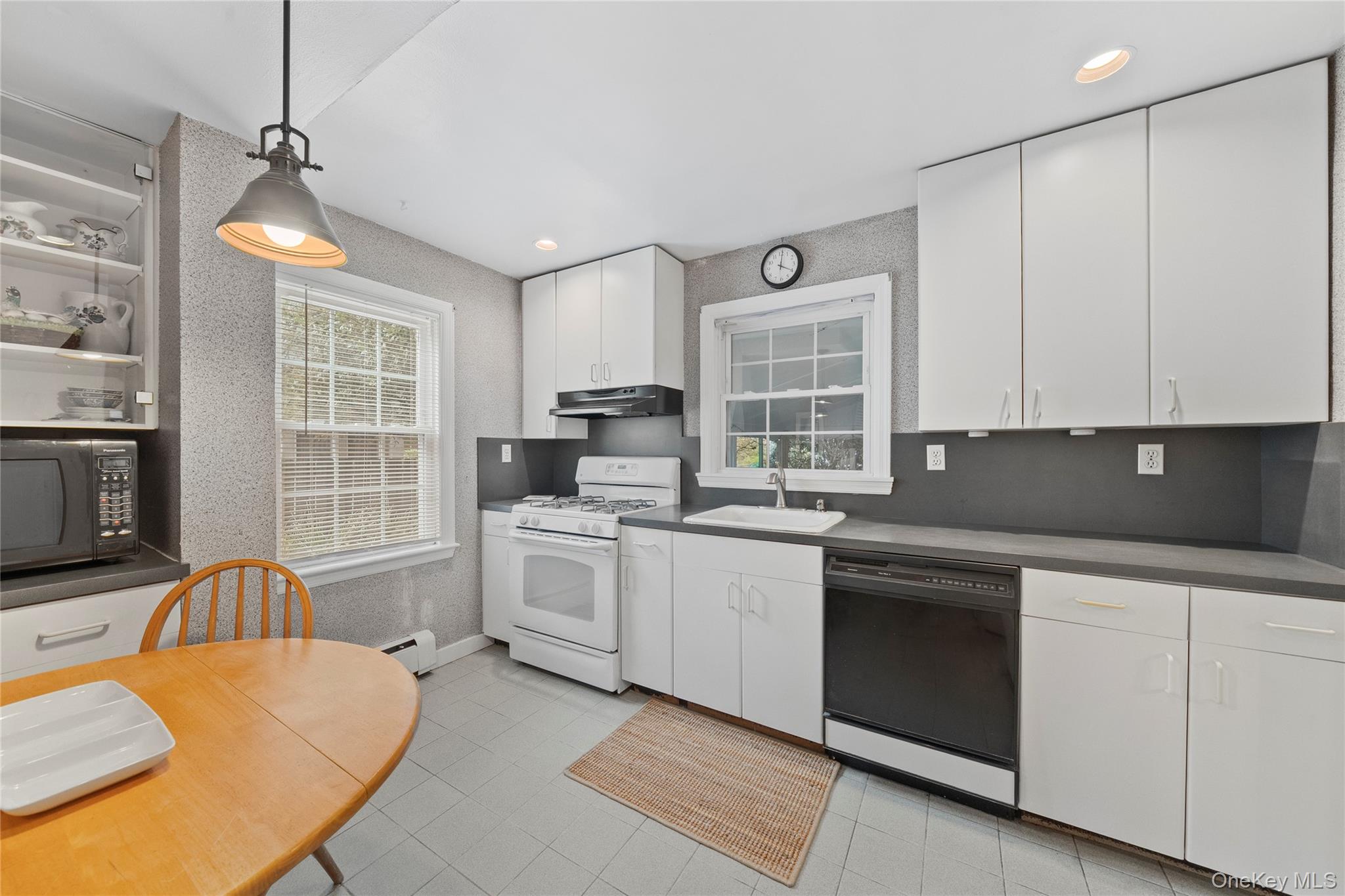 #17 photo, 91 Ireland Place, Amityville , NY 11701