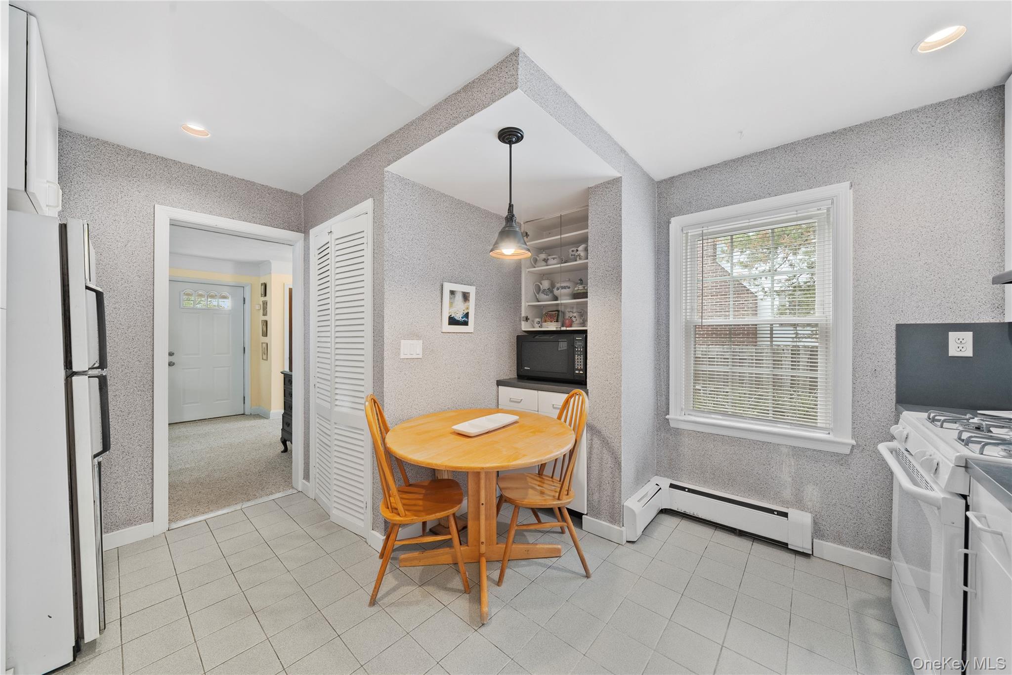 #19 photo, 91 Ireland Place, Amityville , NY 11701