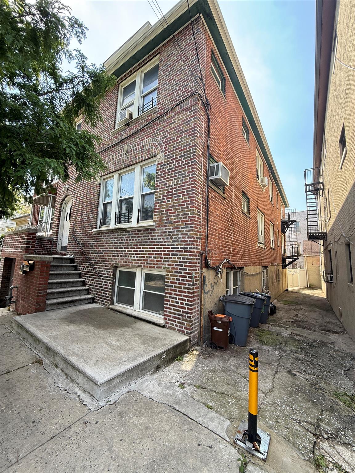 #2 photo, 2806 Wellman Avenue, Bronx , NY 10461