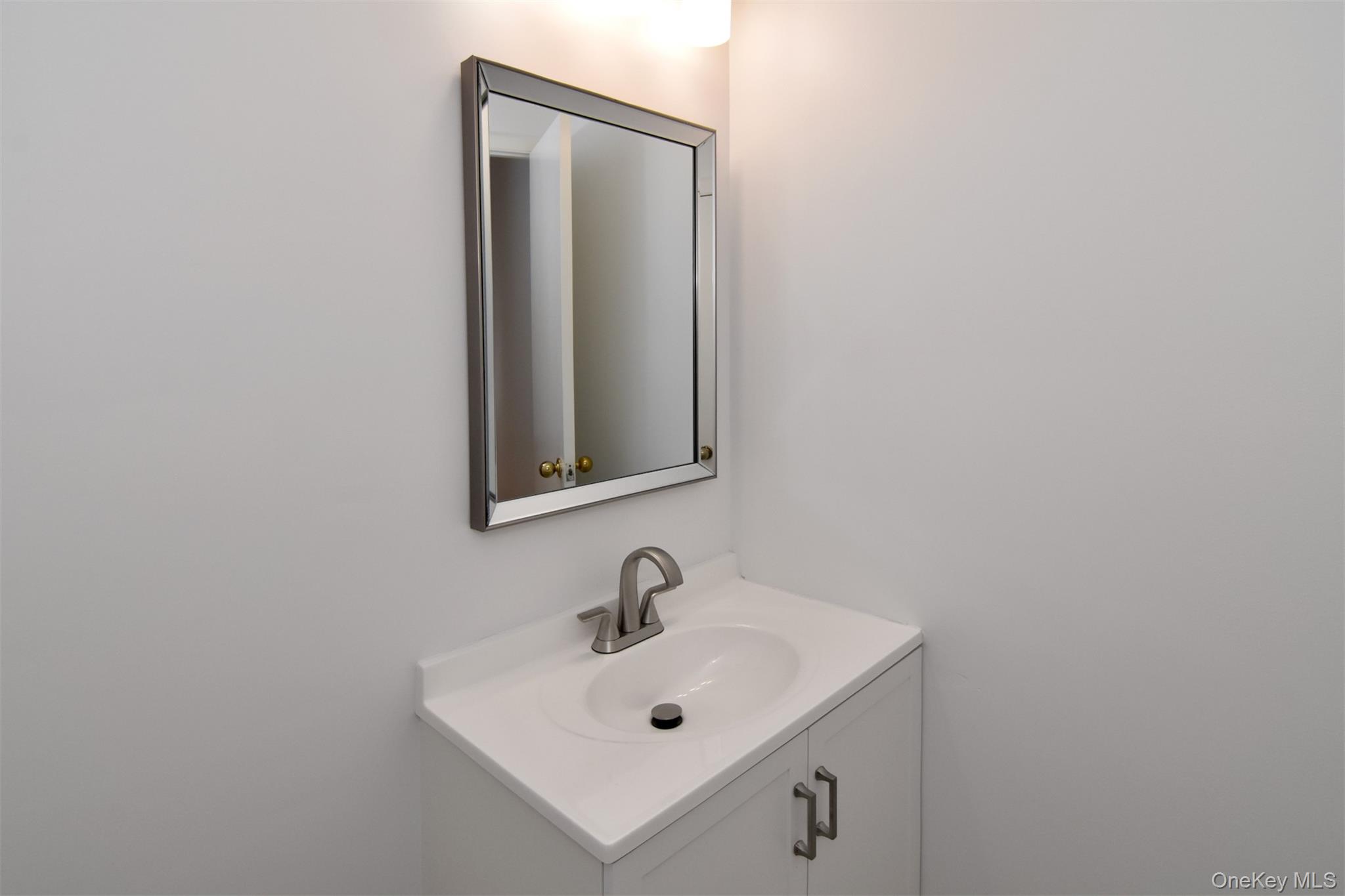 #12 photo, 31 Westwood Close, Irvington , NY 10533