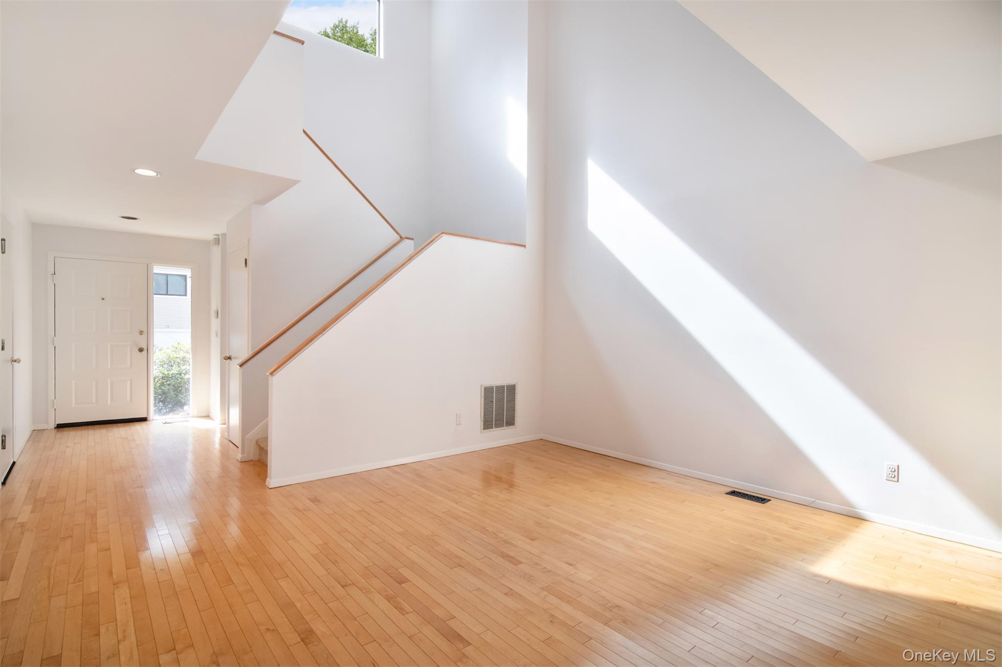 #6 photo, 31 Westwood Close, Irvington , NY 10533