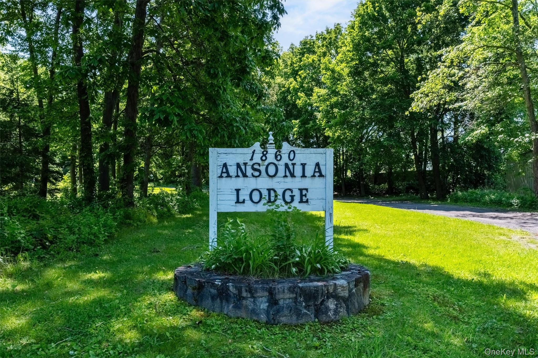 #17 photo, 1860 E Main Street, Mohegan Lake , NY 10547