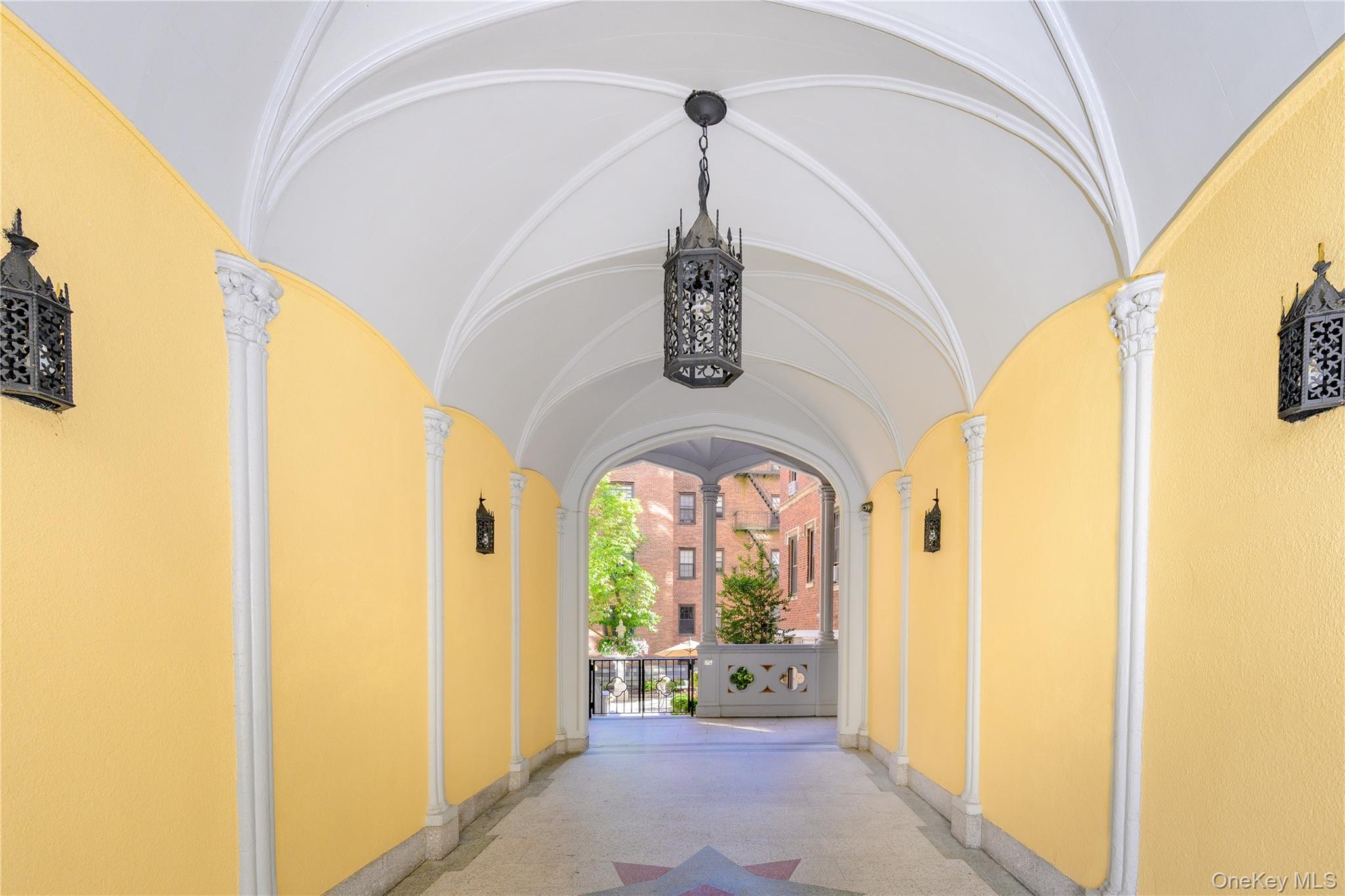 #2 photo, 31 Pondfield Road, ブロンクス区 Bronxville , NY 10708