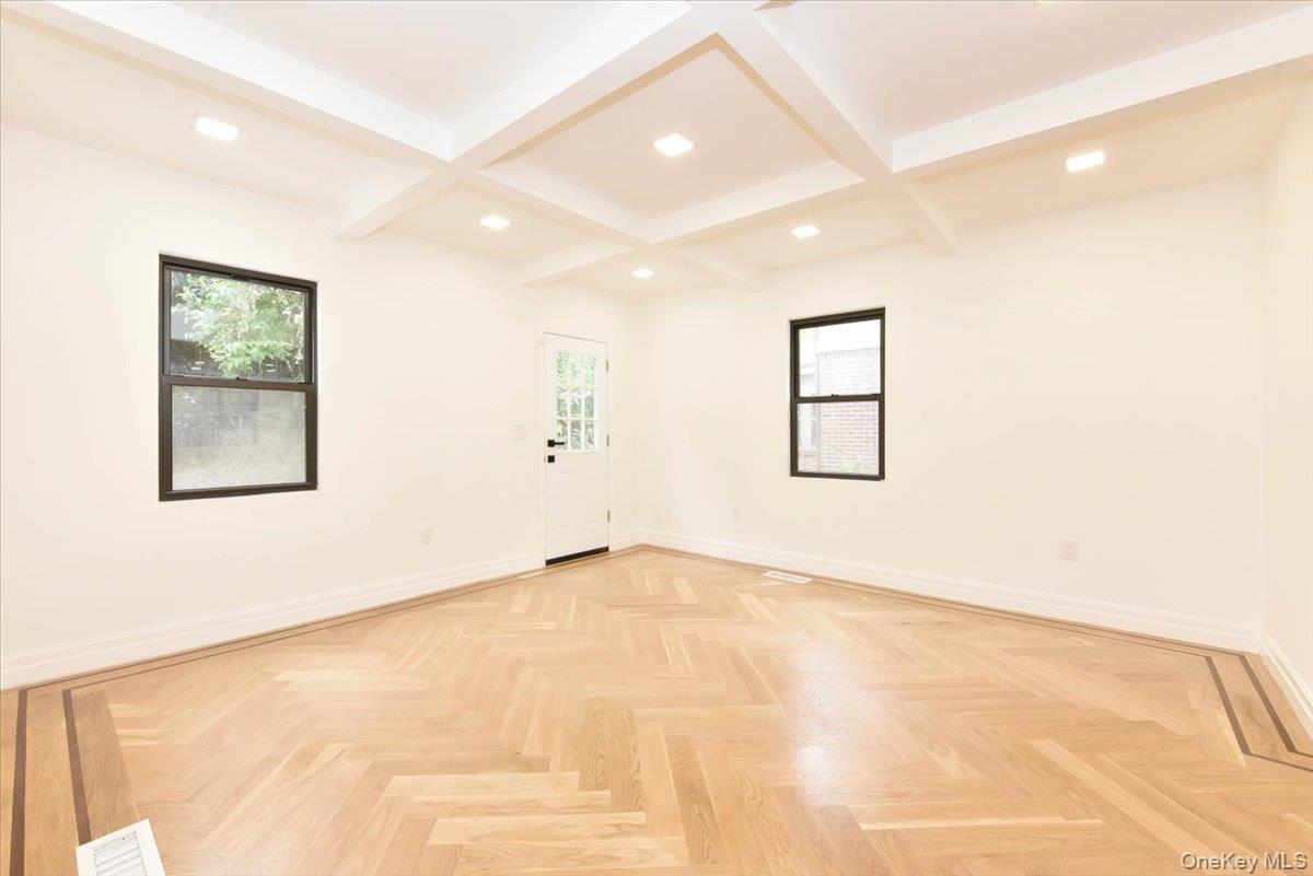 #11 photo, 19127 Foothill Avenue, クイーンズ区 Holliswood , NY 11423