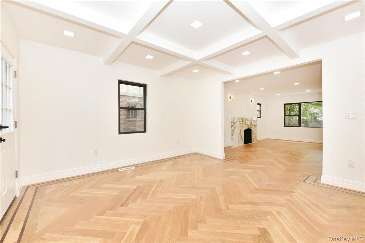 #12 photo, 19127 Foothill Avenue, クイーンズ区 Holliswood , NY 11423