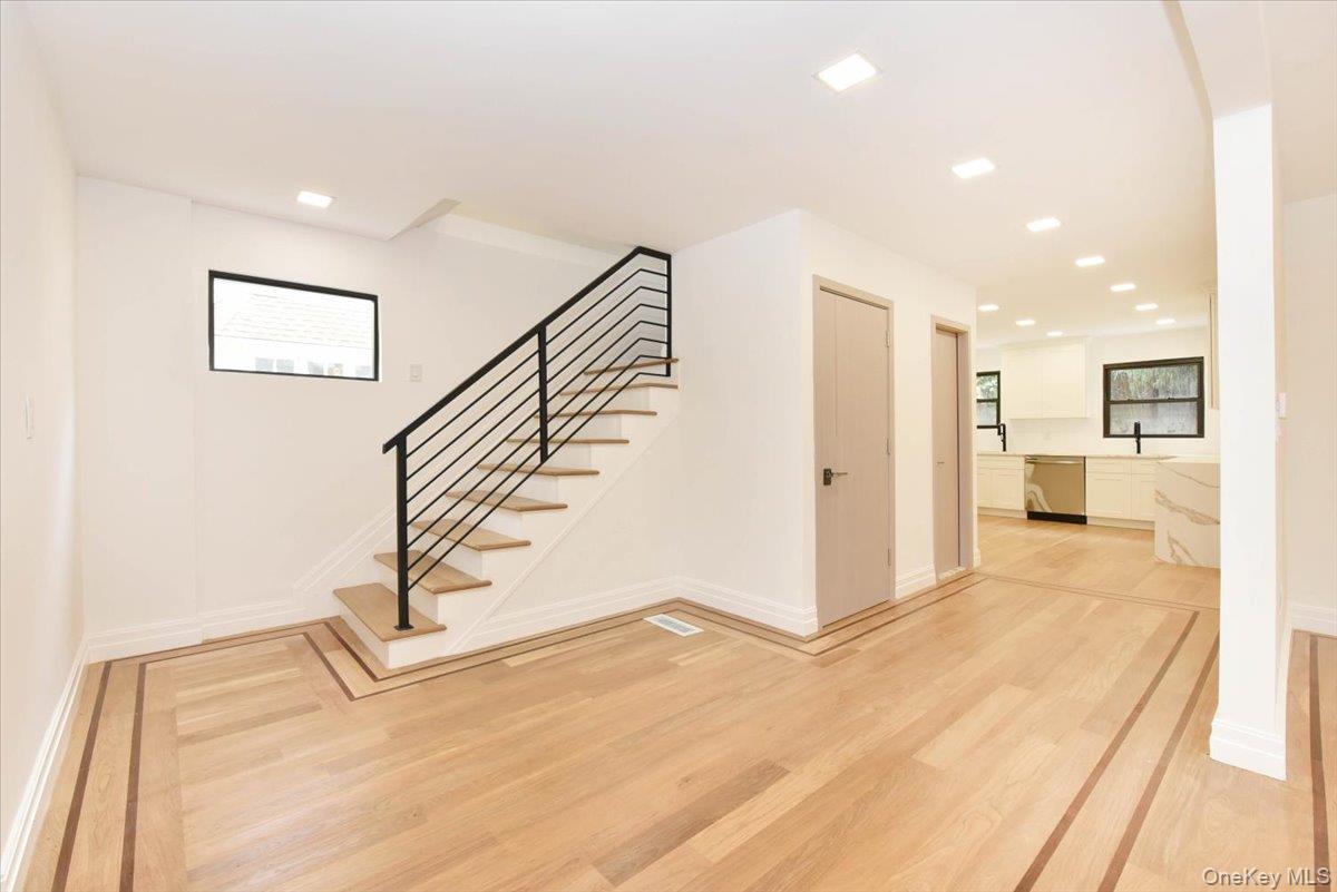 #7 photo, 19127 Foothill Avenue, クイーンズ区 Holliswood , NY 11423