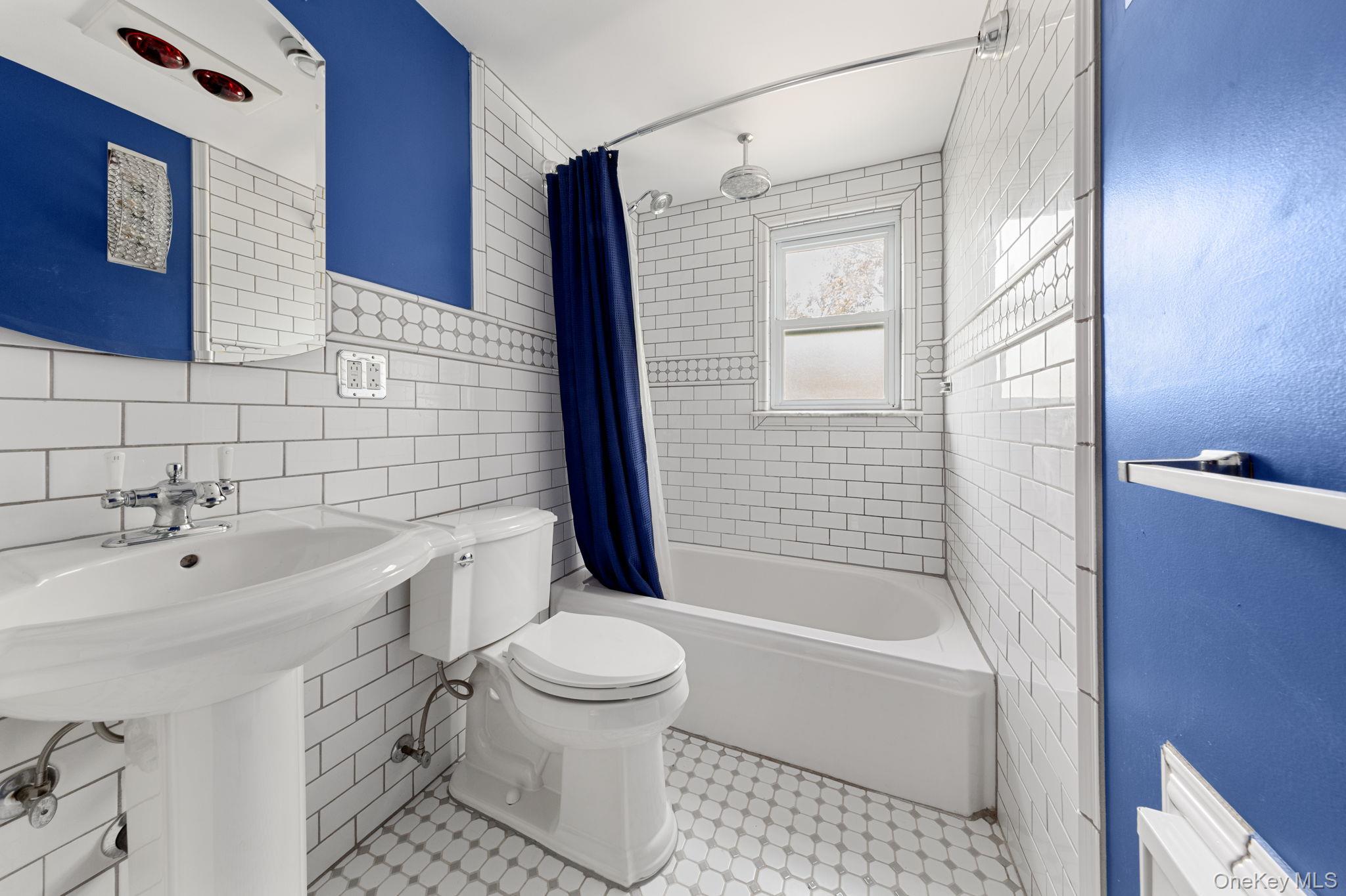 #14 photo, 7 Washington Street, Hicksville , NY 11801