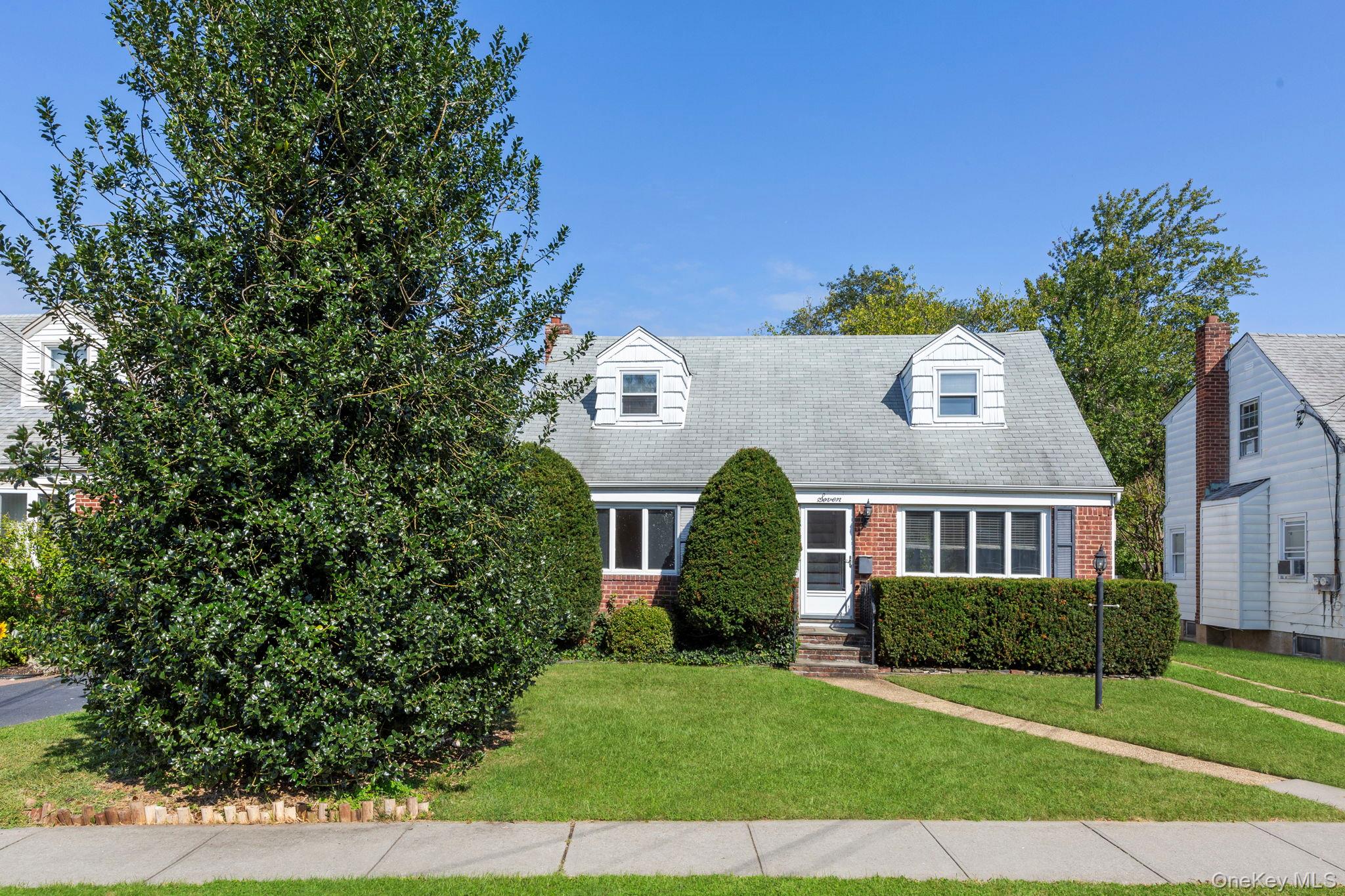 #2 photo, 7 Washington Street, Hicksville , NY 11801