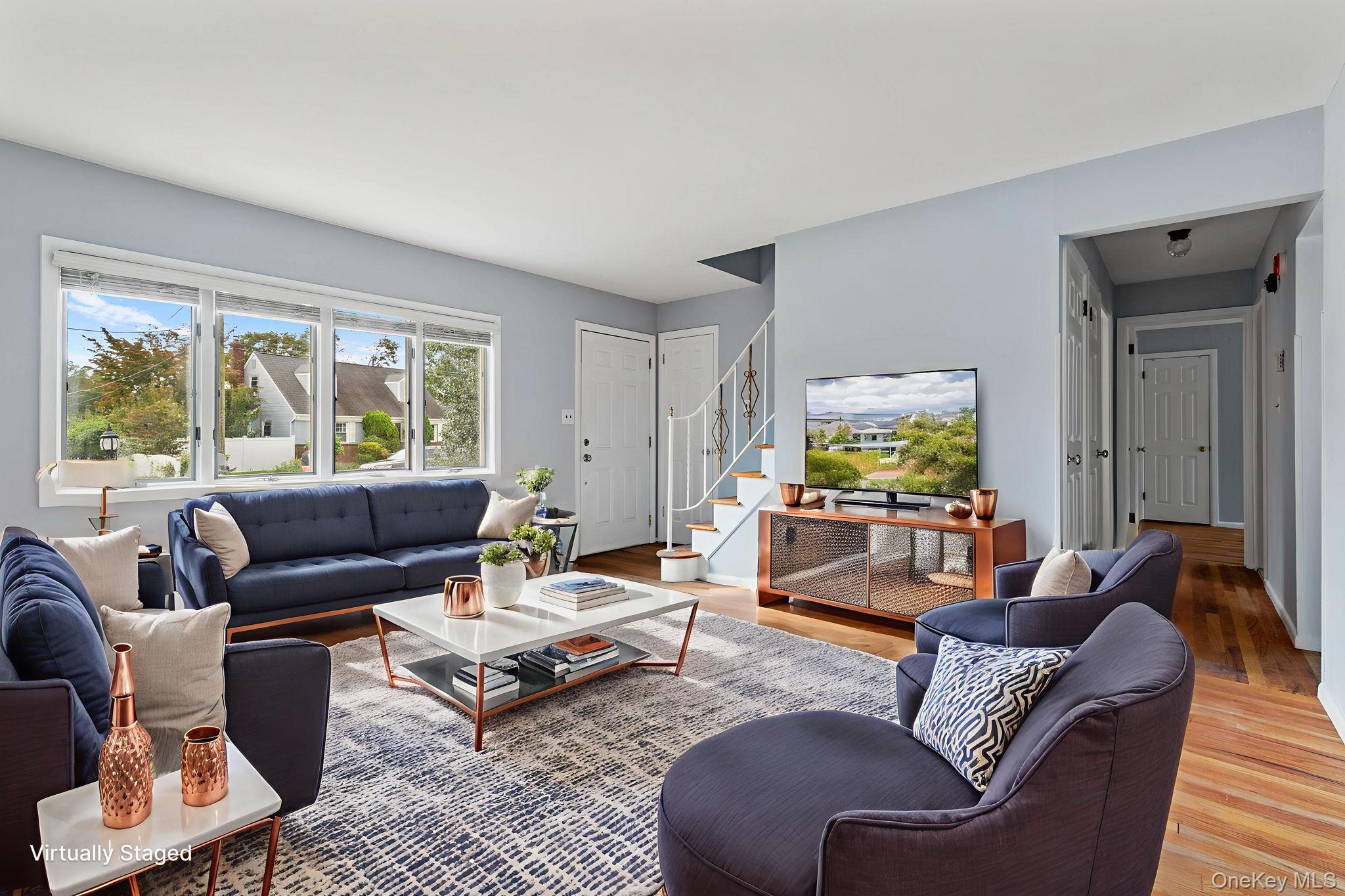 #4 photo, 7 Washington Street, Hicksville , NY 11801