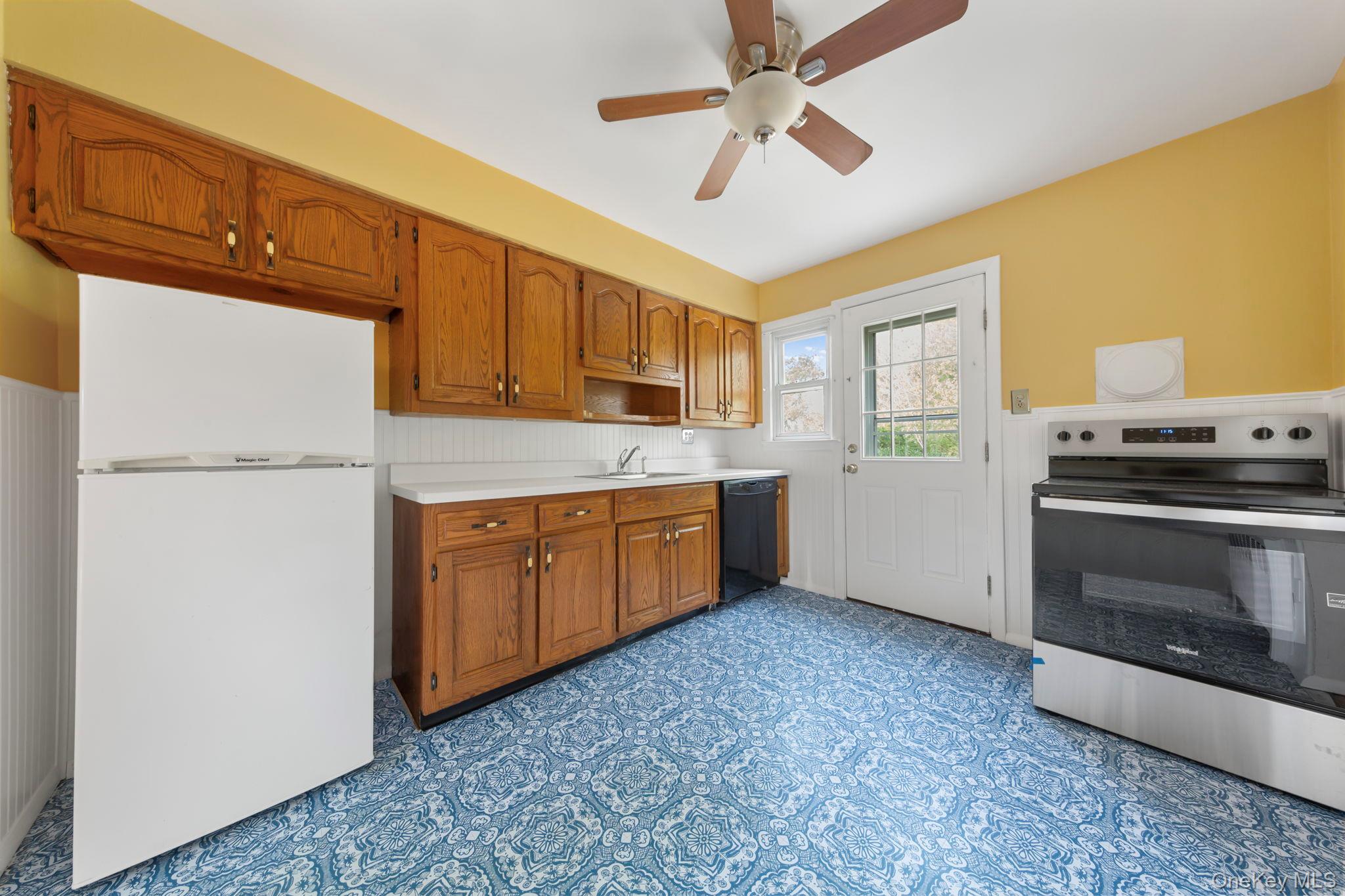 #6 photo, 7 Washington Street, Hicksville , NY 11801