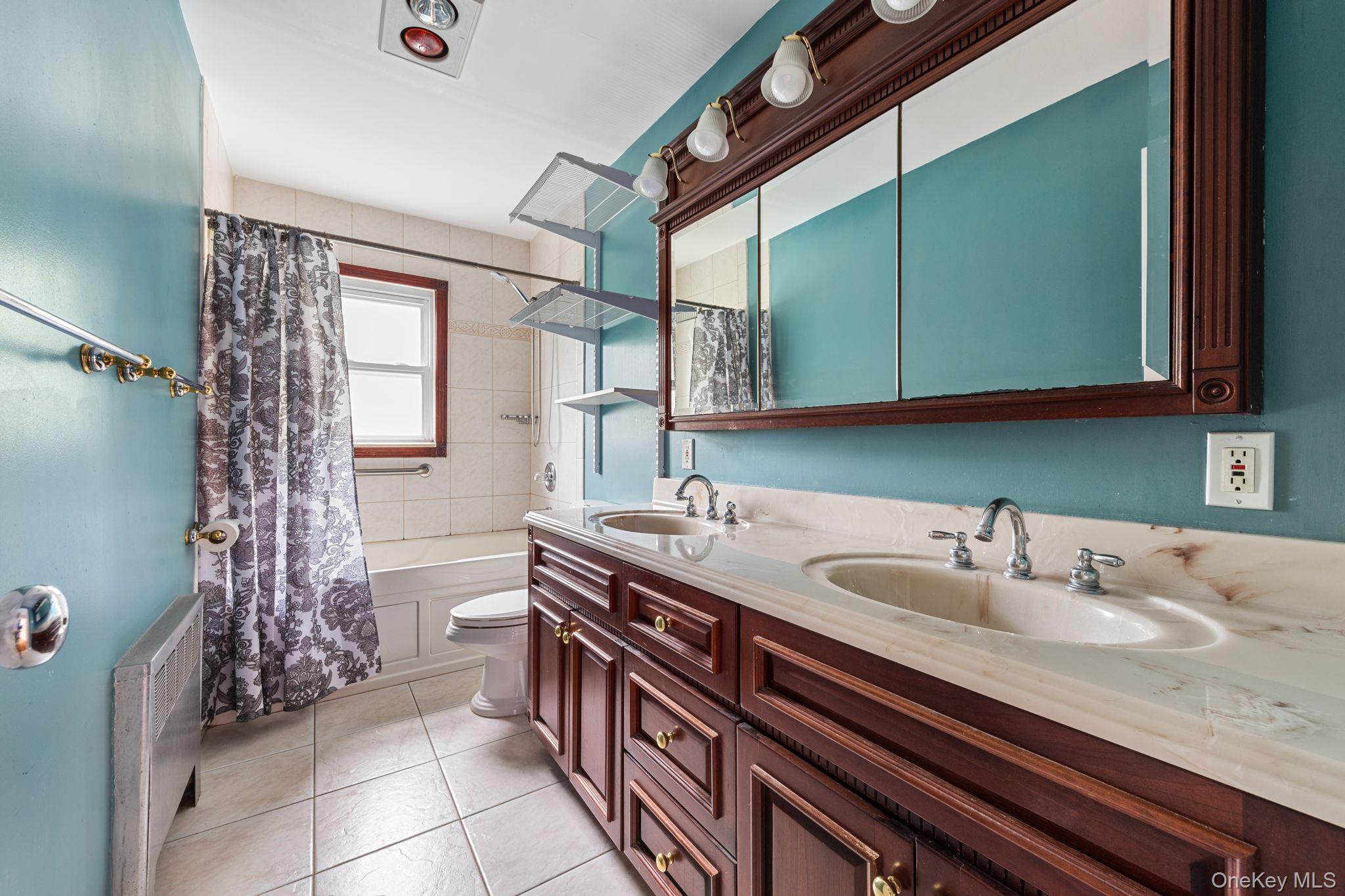 #9 photo, 7 Washington Street, Hicksville , NY 11801