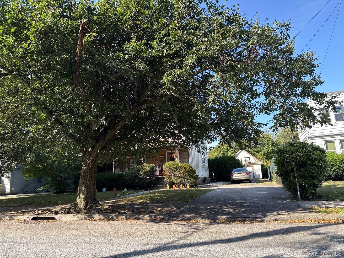 #3 photo, 2684 Park Avenue, Baldwin , NY 11510