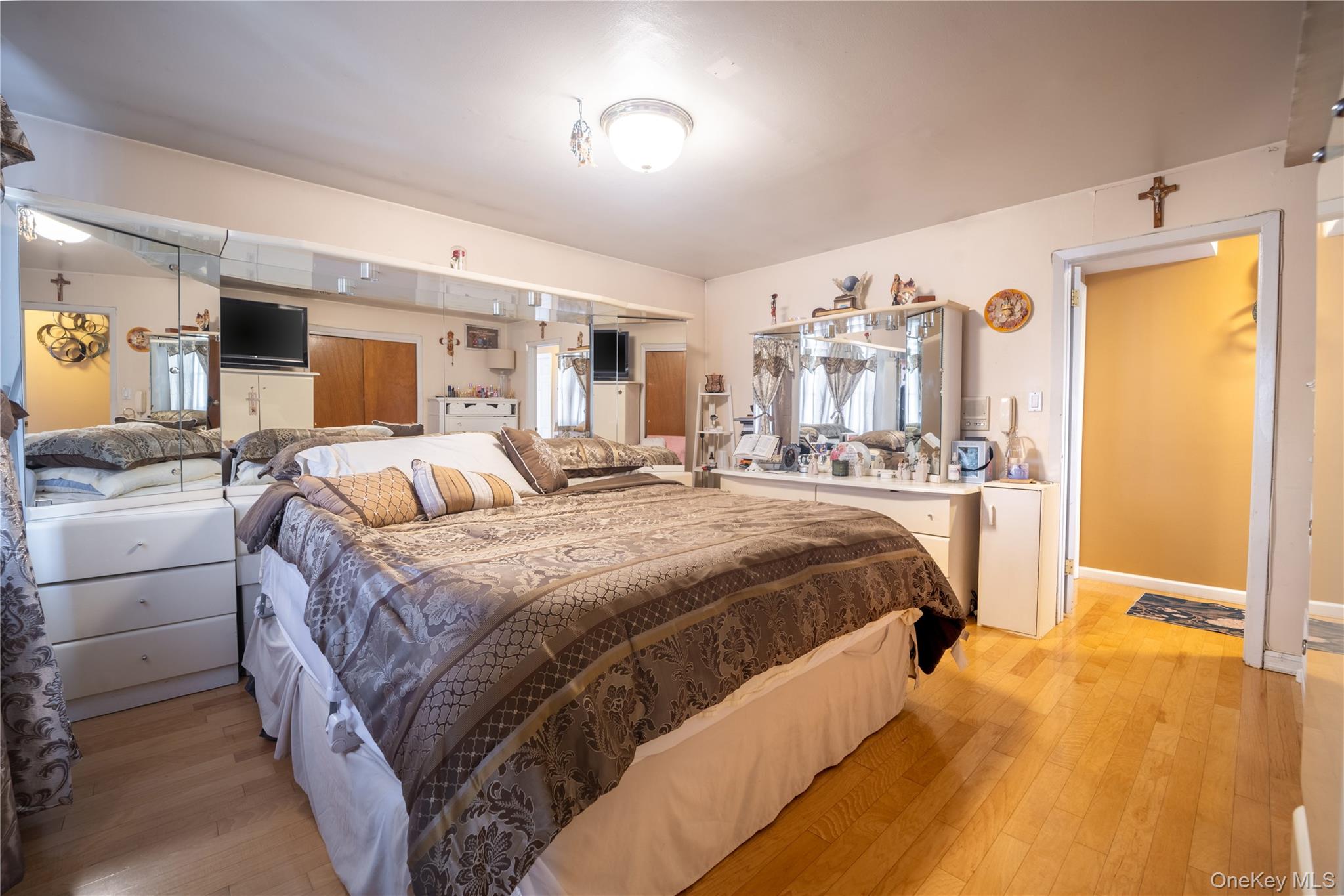 #12 photo, 3252 Waterbury Avenue, Bronx , NY 10465