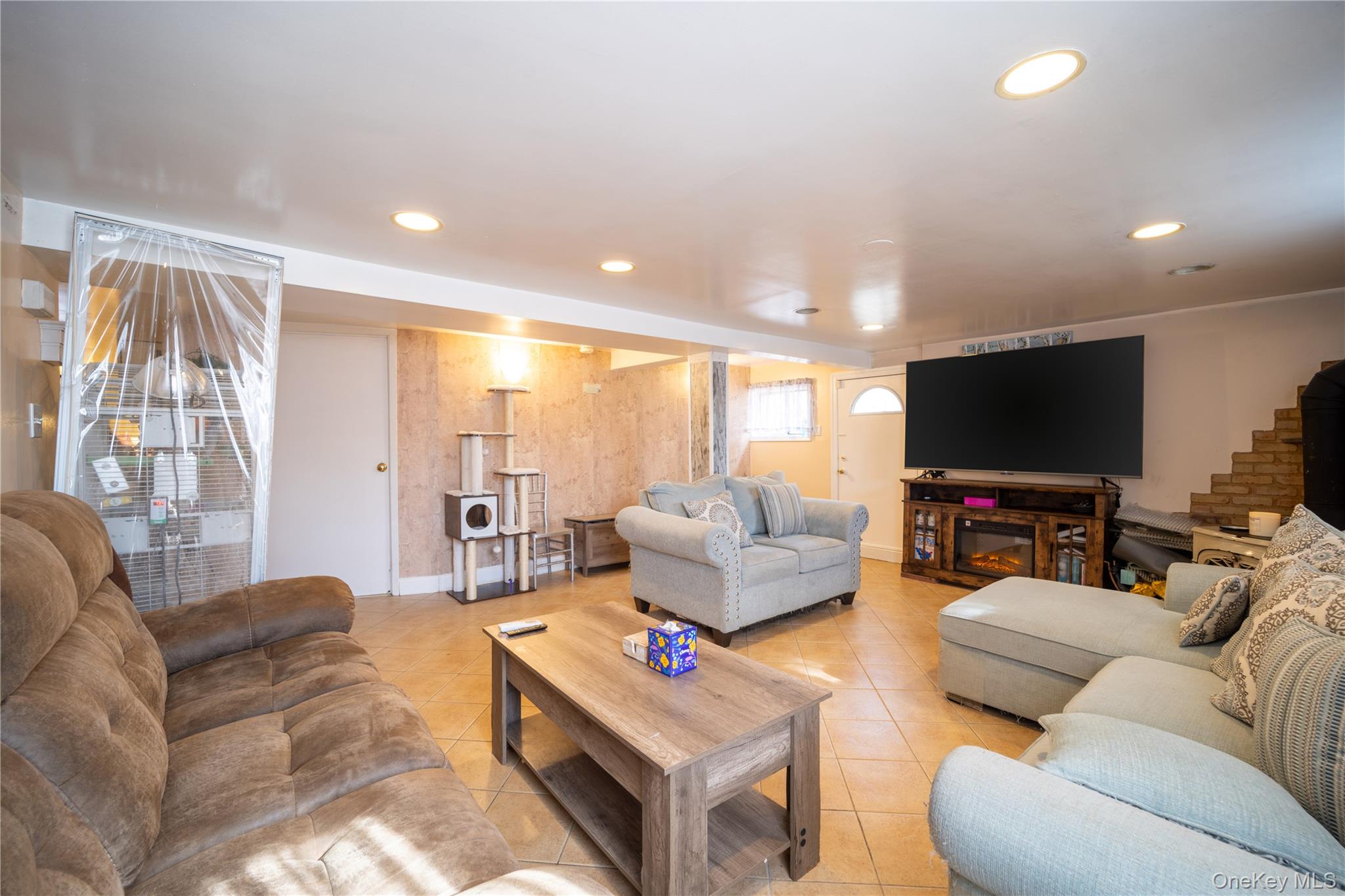 #6 photo, 3252 Waterbury Avenue, Bronx , NY 10465