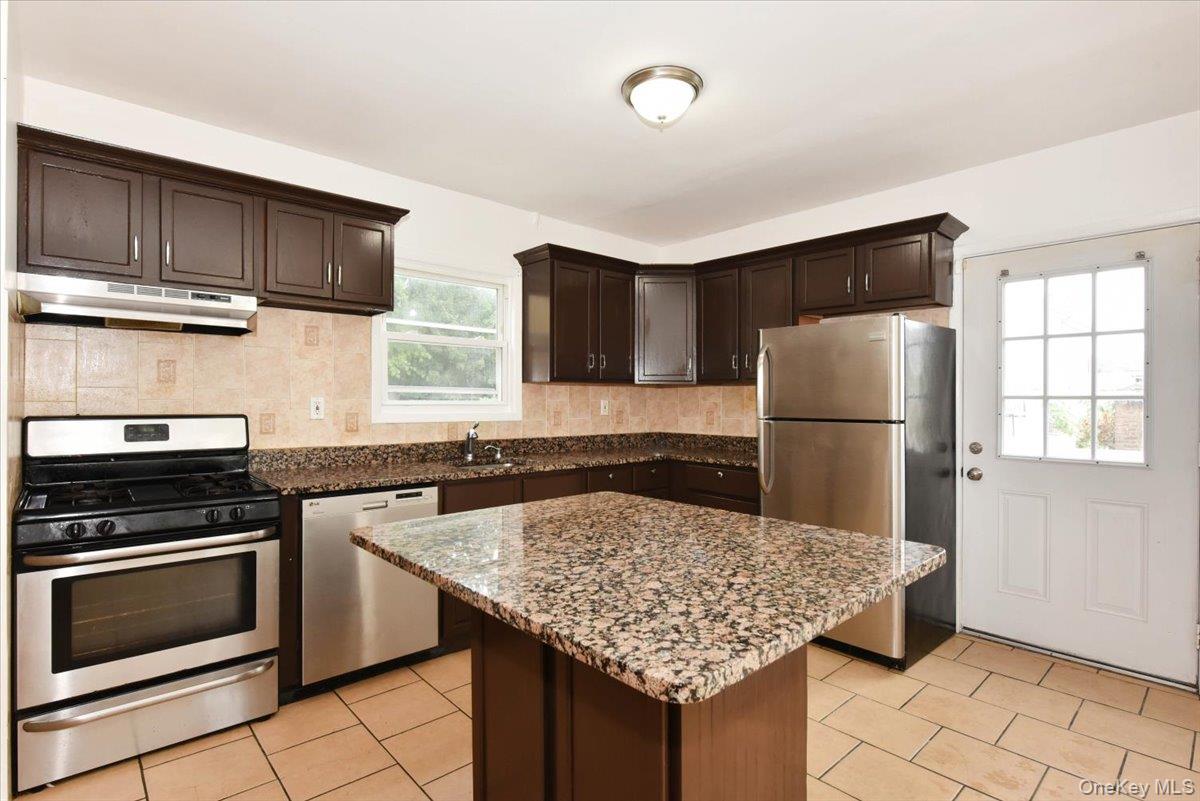 #11 photo, 8135 166th Street, Hillcrest (Queens) , NY 11432