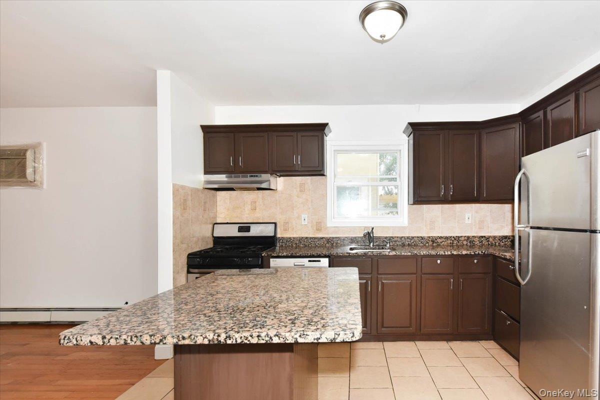 #12 photo, 8135 166th Street, Hillcrest (Queens) , NY 11432