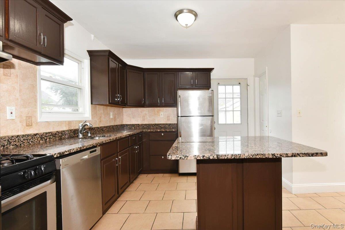 #14 photo, 8135 166th Street, Hillcrest (Queens) , NY 11432