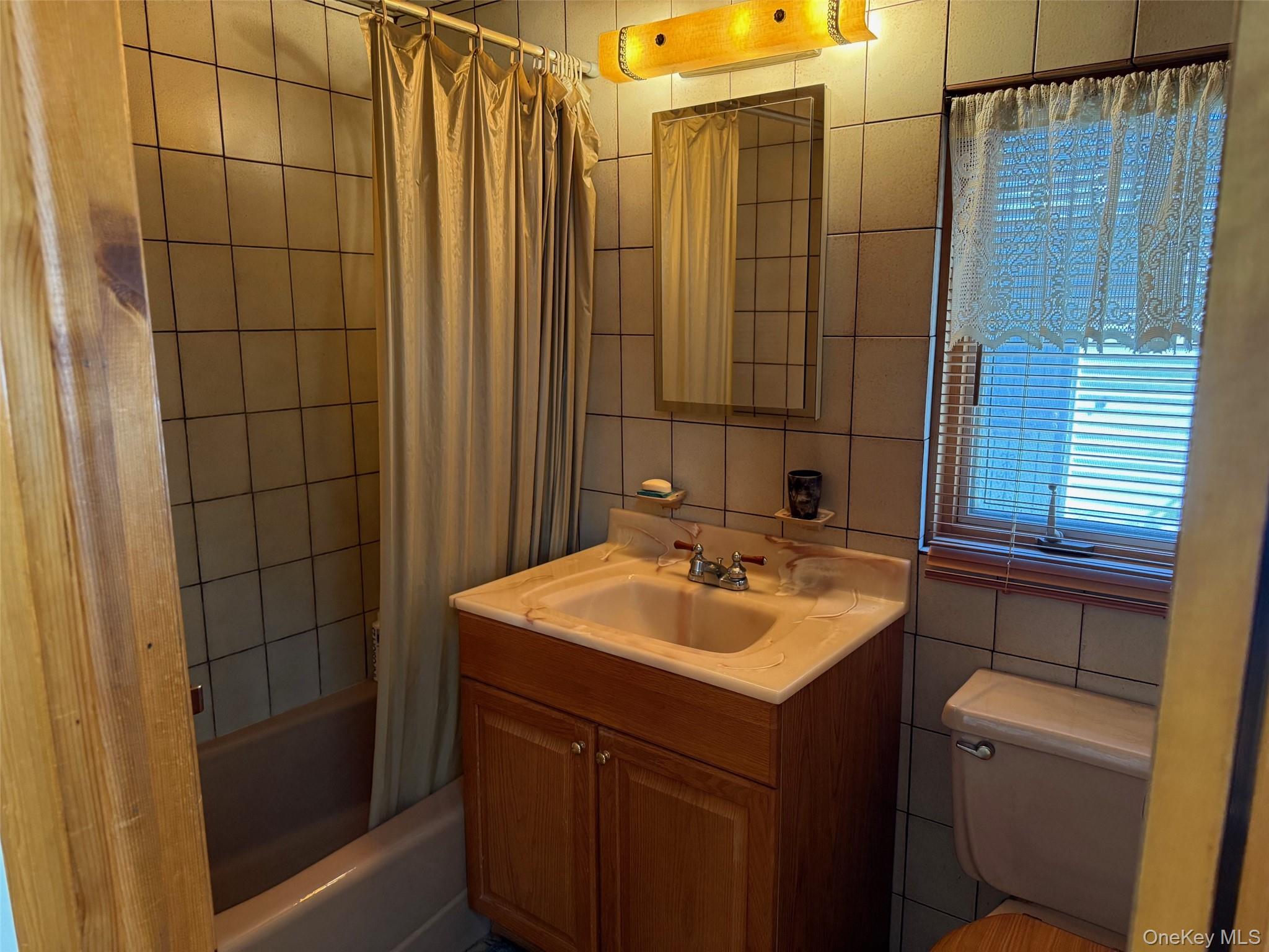 #12 photo, 154-09 21 Avenue, Whitestone , NY 11357