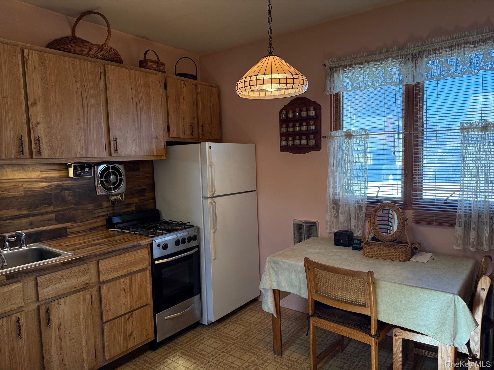 #9 photo, 154-09 21 Avenue, Whitestone , NY 11357