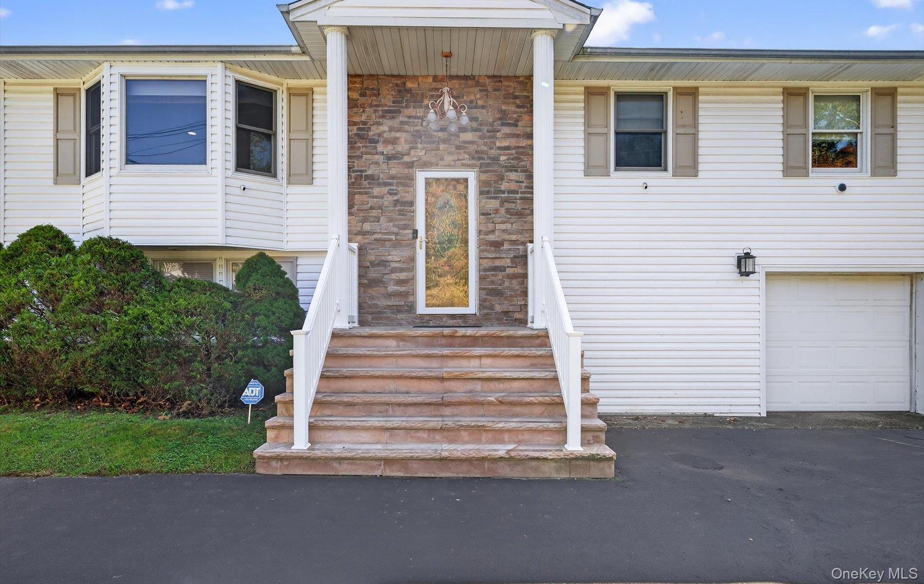 #1 photo, 376 Clay Pitts Road, East Northport , NY 11731