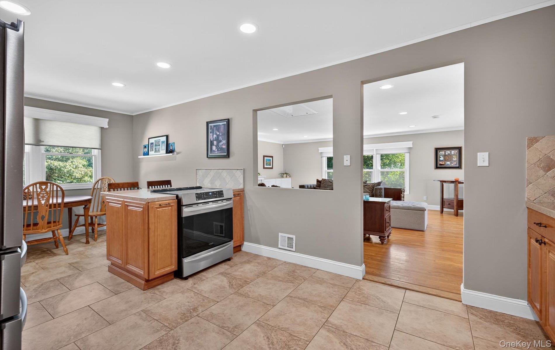 #10 photo, 376 Clay Pitts Road, East Northport , NY 11731