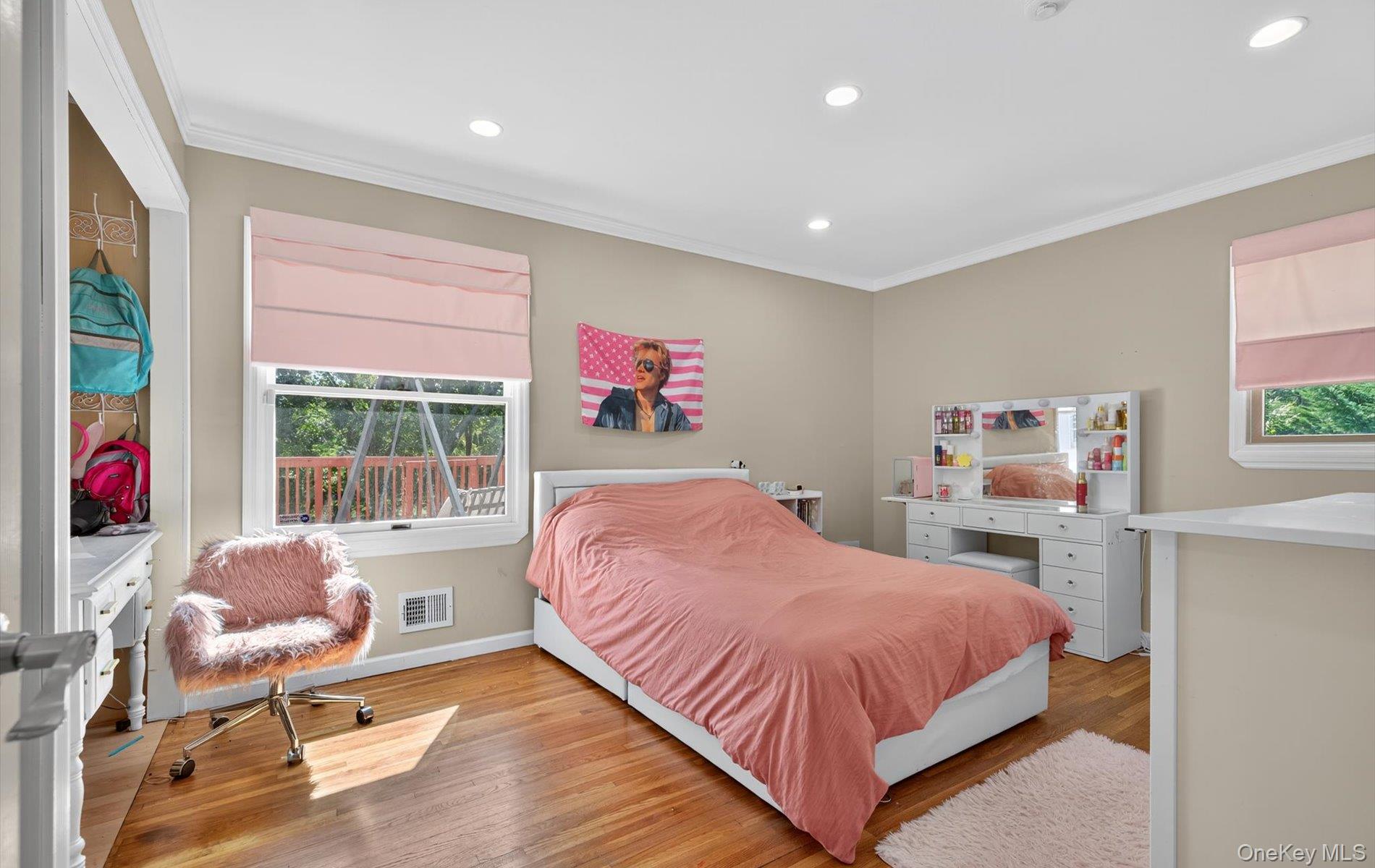 #20 photo, 376 Clay Pitts Road, East Northport , NY 11731