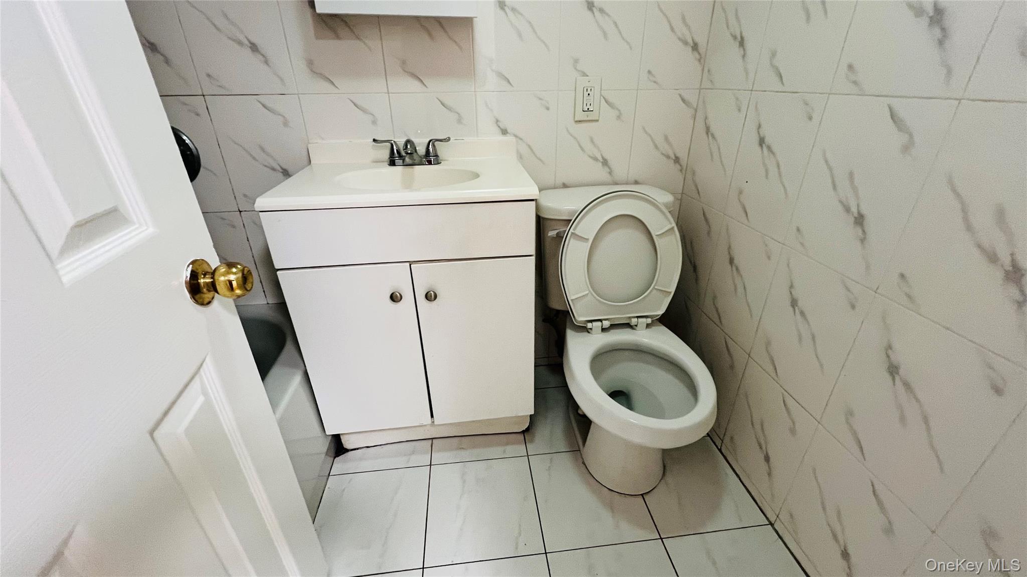 #8 photo, 6102 43rd Avenue, Woodside , NY 11377