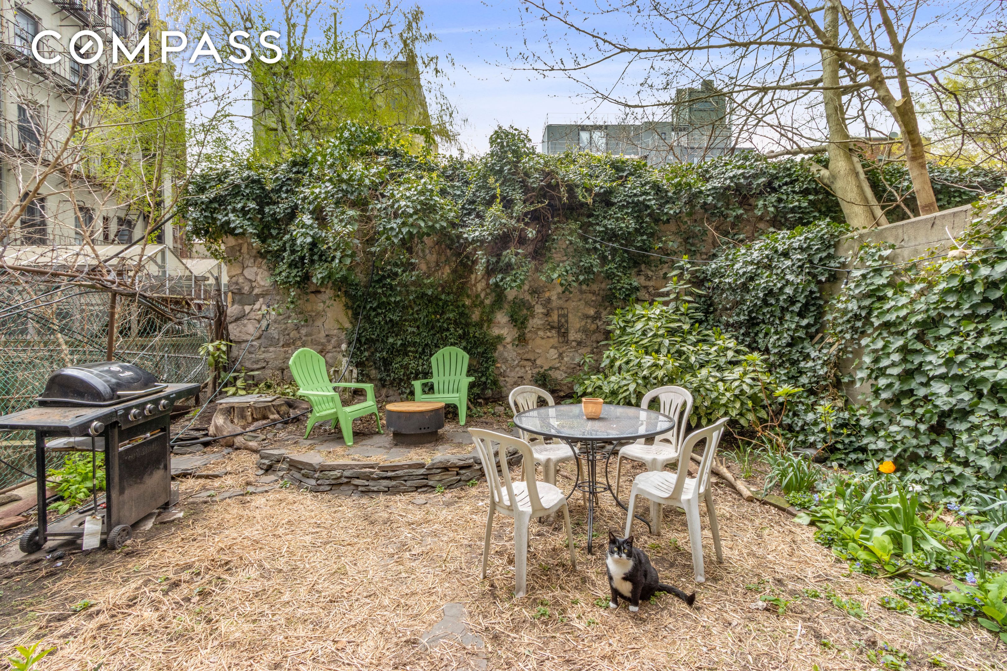 #5 photo, 88 E 3rd Street, East Village , NY 10003