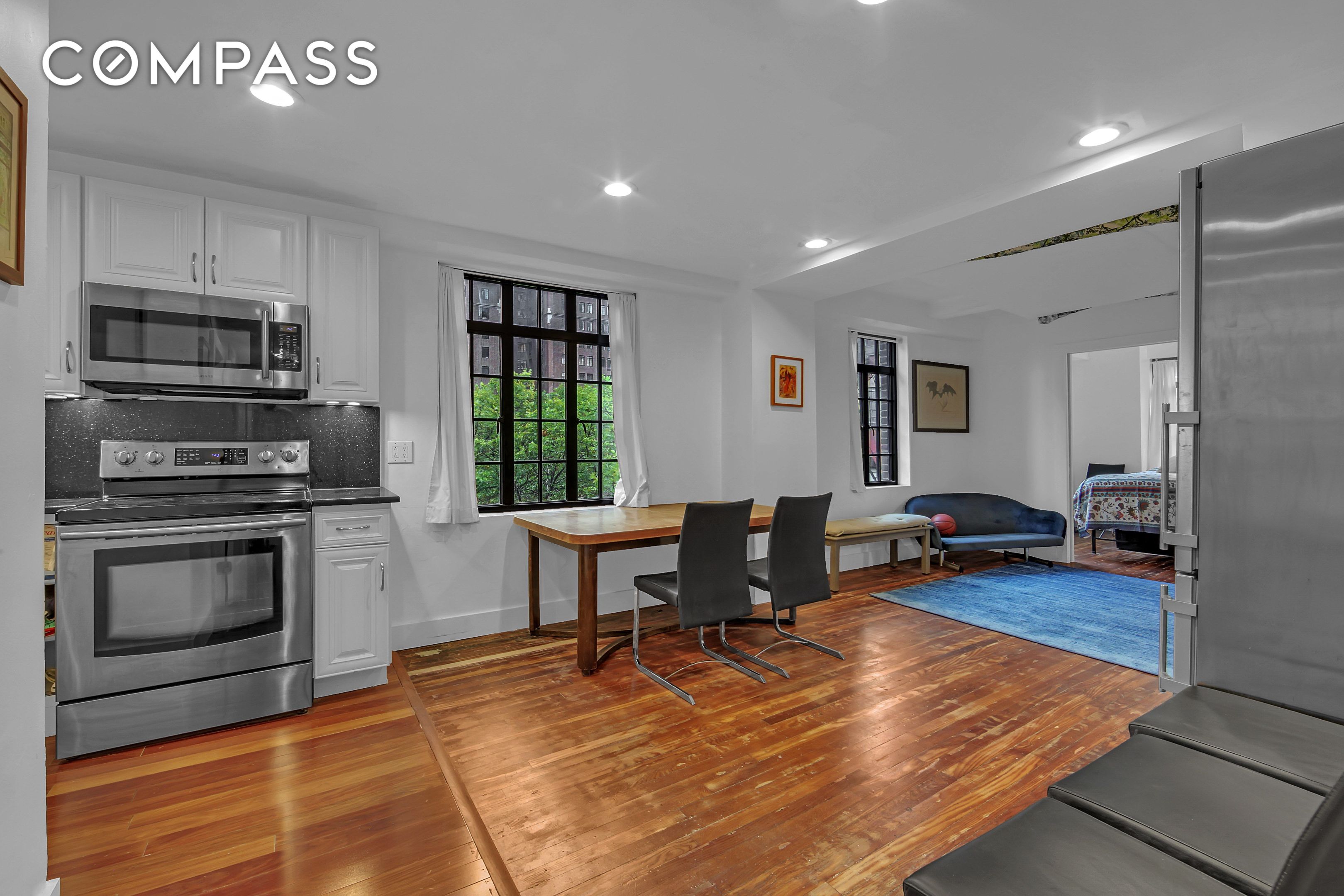 #1 photo, 320 E 42nd Street, マンハッタン Murray Hill , NY 10017