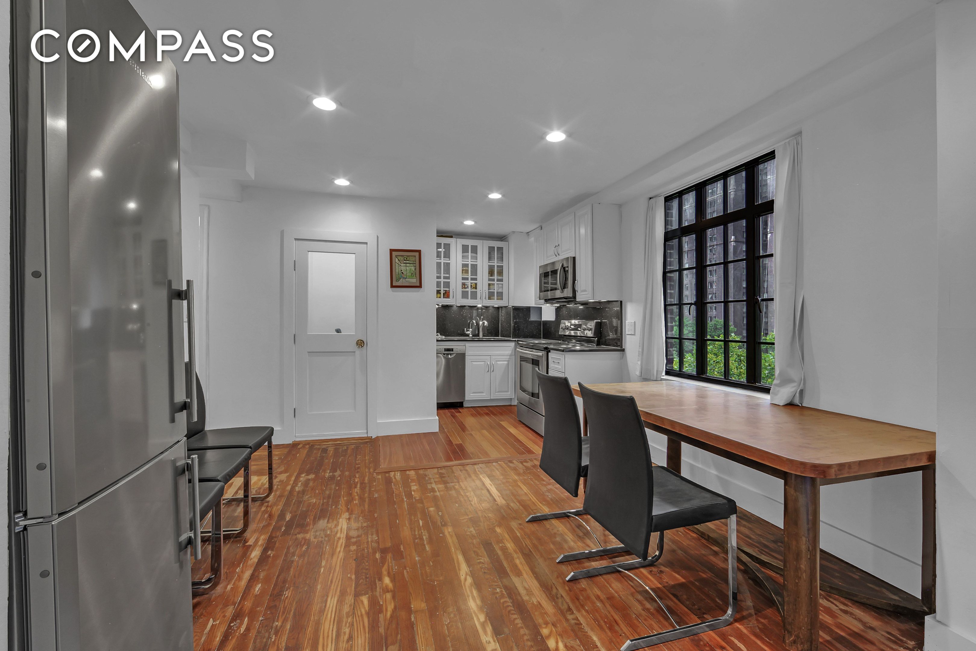 #4 photo, 320 E 42nd Street, マンハッタン Murray Hill , NY 10017